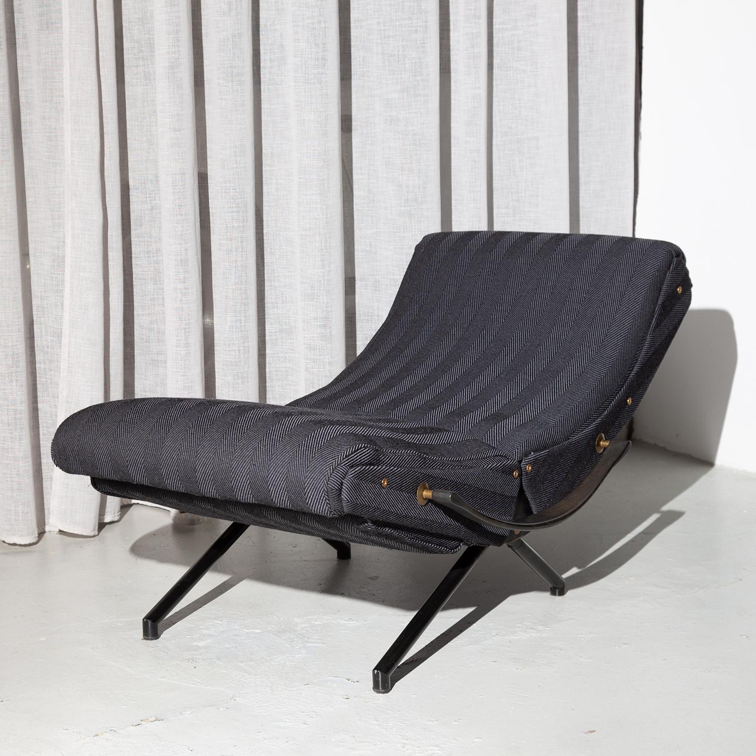 Italian Rare vintage first series P40 lounge chair by Osvaldo Borsani for Tecno For Sale