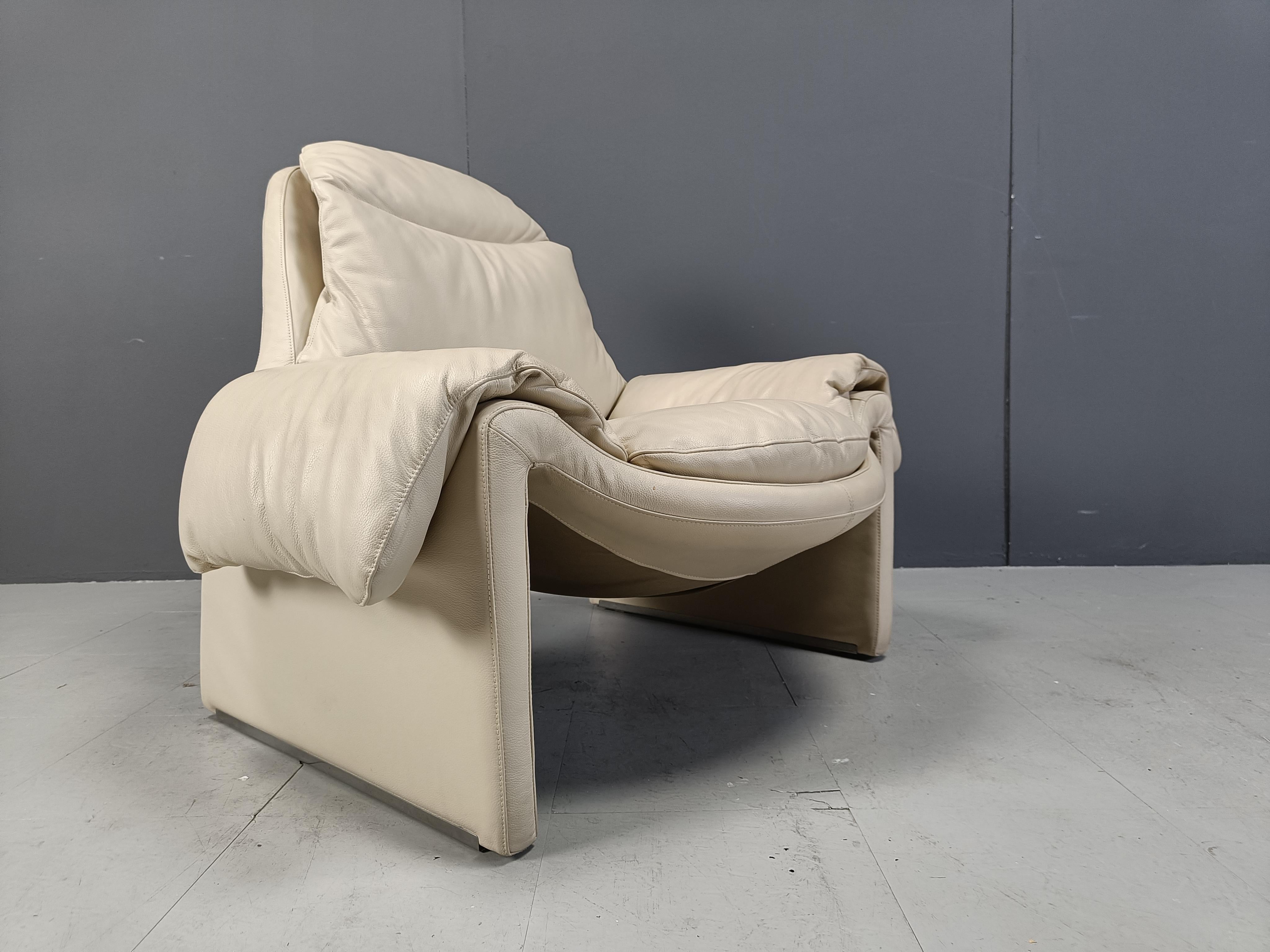 Vintage P60 leather lounge chair by Vittorio Introini for Saporiti, 1970s 1