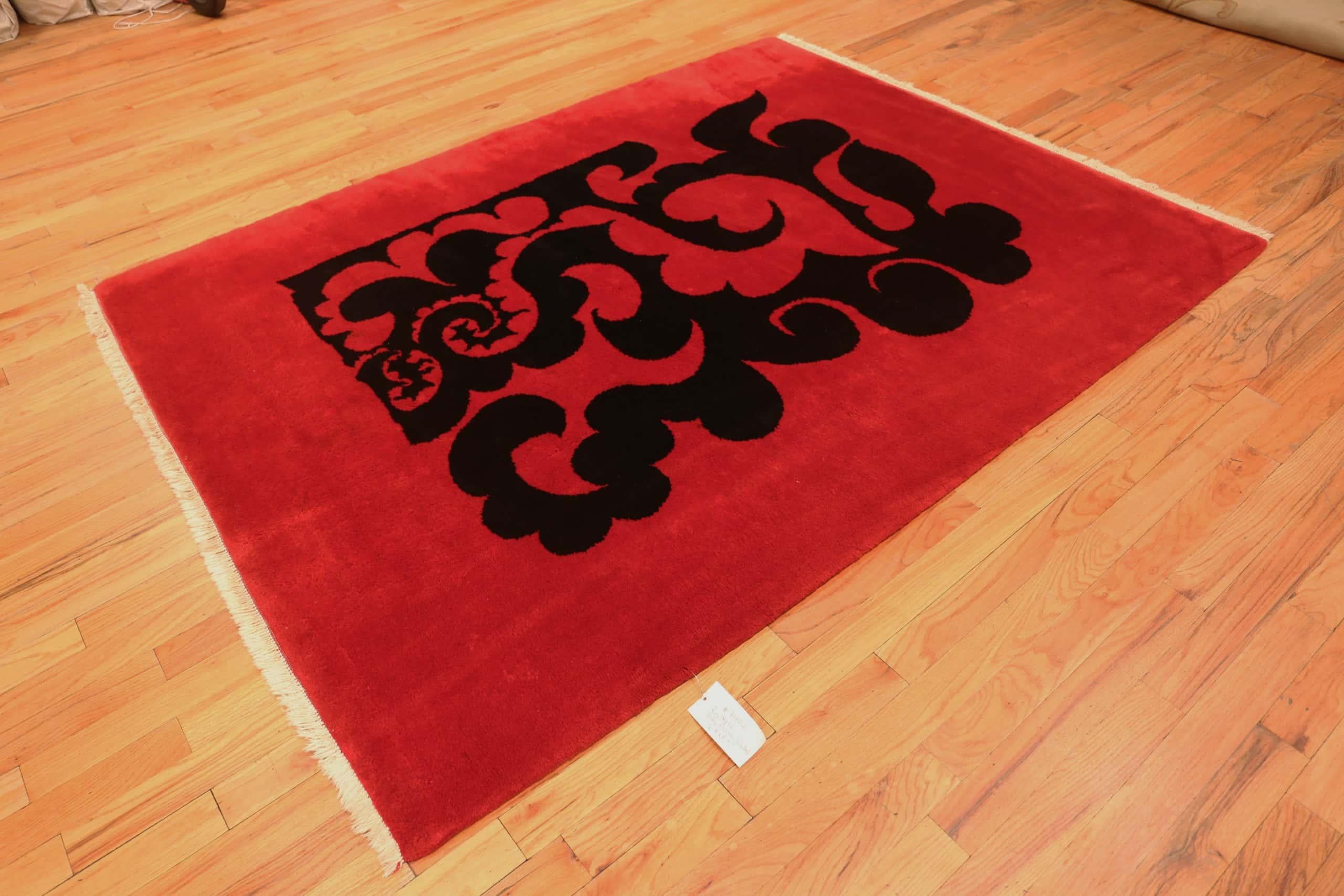 Vintage Pablo Picasso Design Rug. 6 ft 4 in x 8 ft 3 in In Excellent Condition For Sale In New York, NY