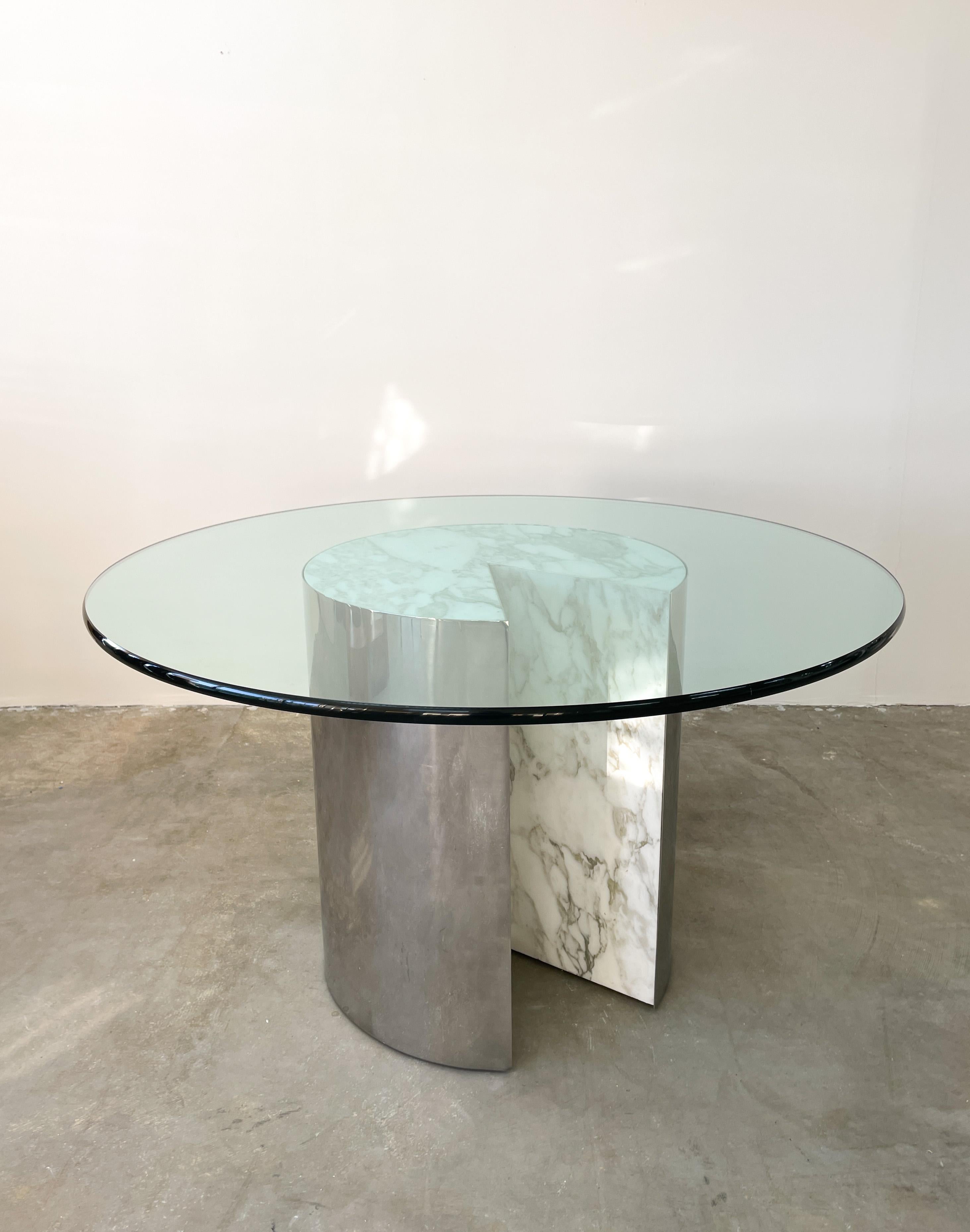Mid-Century Modern Table de salle à manger ronde vintage Pace Collection chrome et verre marbré 70s en vente
