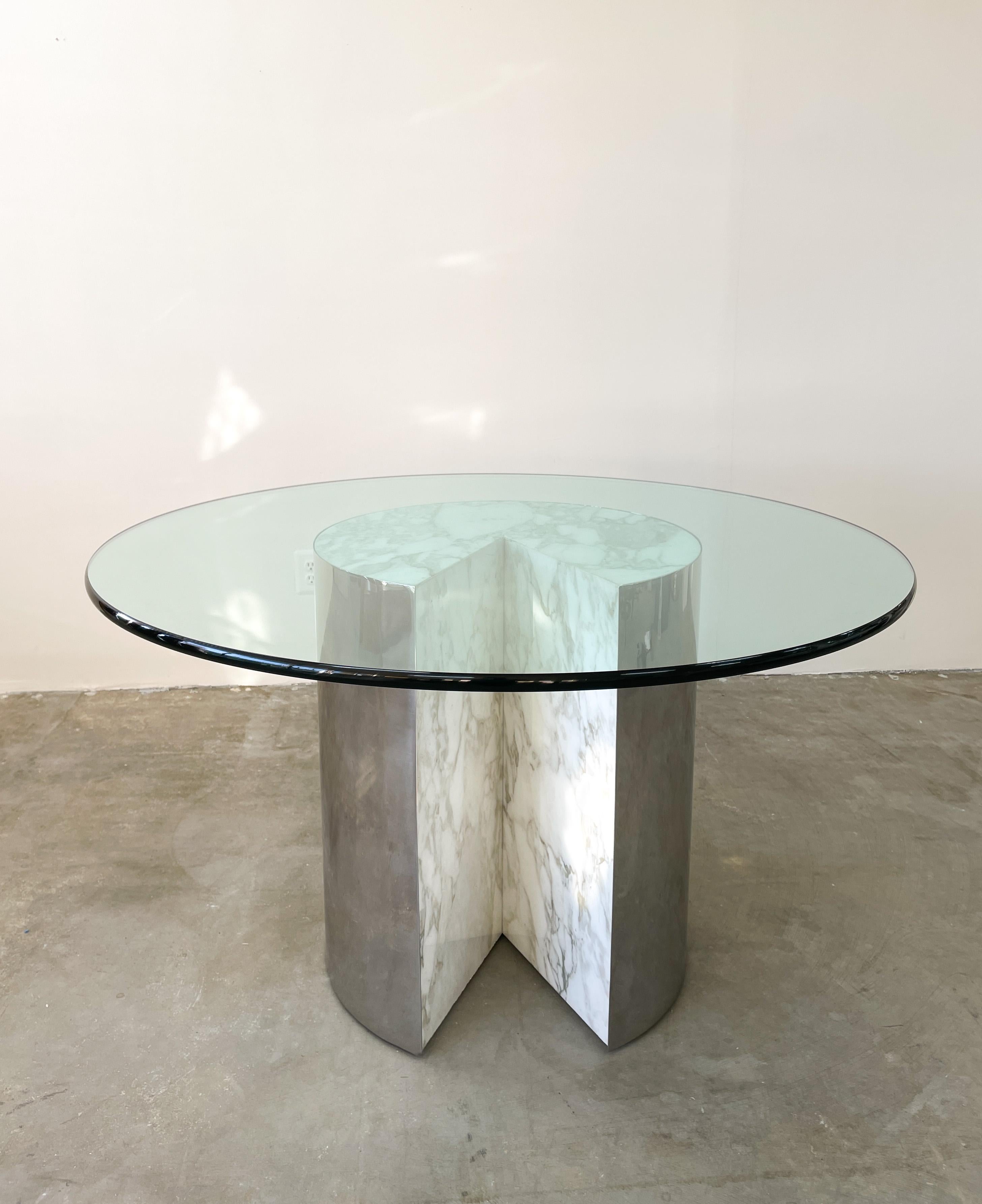 Fin du 20e siècle Table de salle à manger ronde vintage Pace Collection chrome et verre marbré 70s en vente