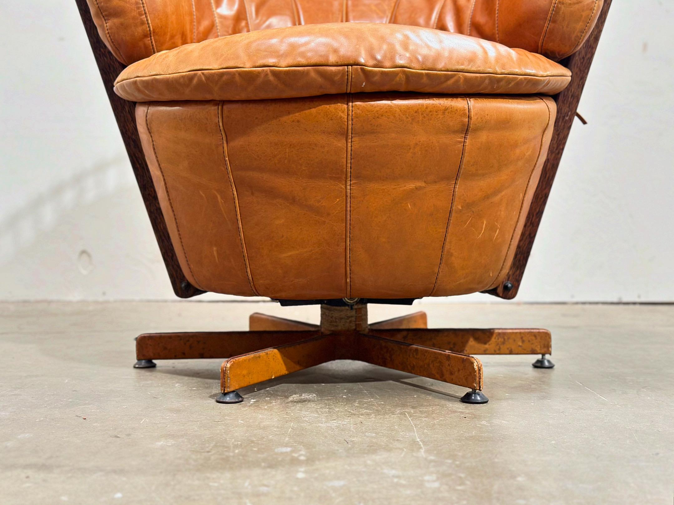 Vintage Pacific Green Tavarua Lounge Chair - Cognac Leather - Swivel Throne In Good Condition In Decatur, GA