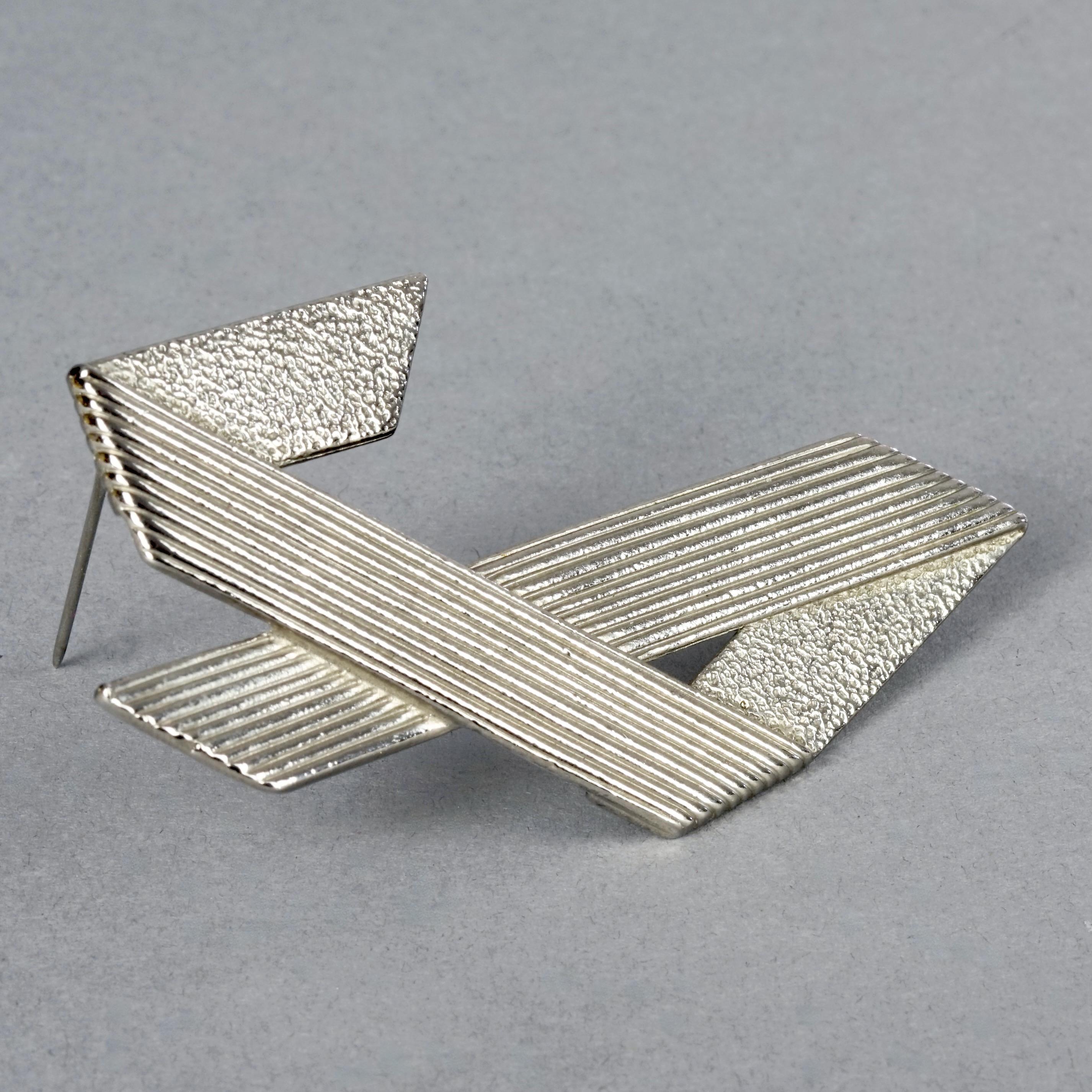 Vintage PACO RABANNE Abstract Silver Brooch In Excellent Condition For Sale In Kingersheim, Alsace