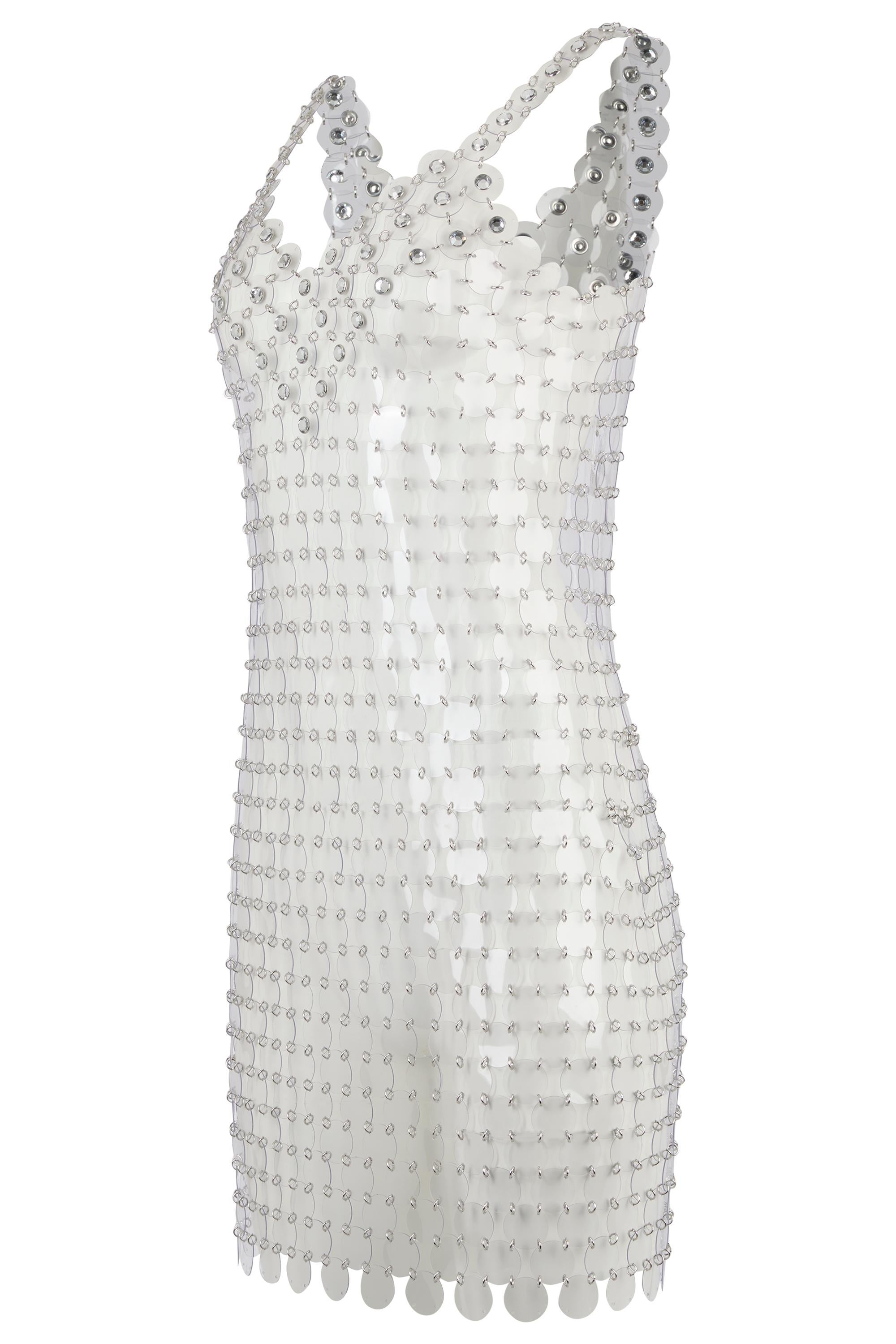 Vintage Paco Rabanne Frühling Sommer 2004 PVC transparentes Minikleid. Dieses ikonische Stück besteht aus durchsichtigen, runden Scheiben, die mit feinen Metallringen verbunden sind und das Licht mit einem skulpturalen, flüssigen Schimmer