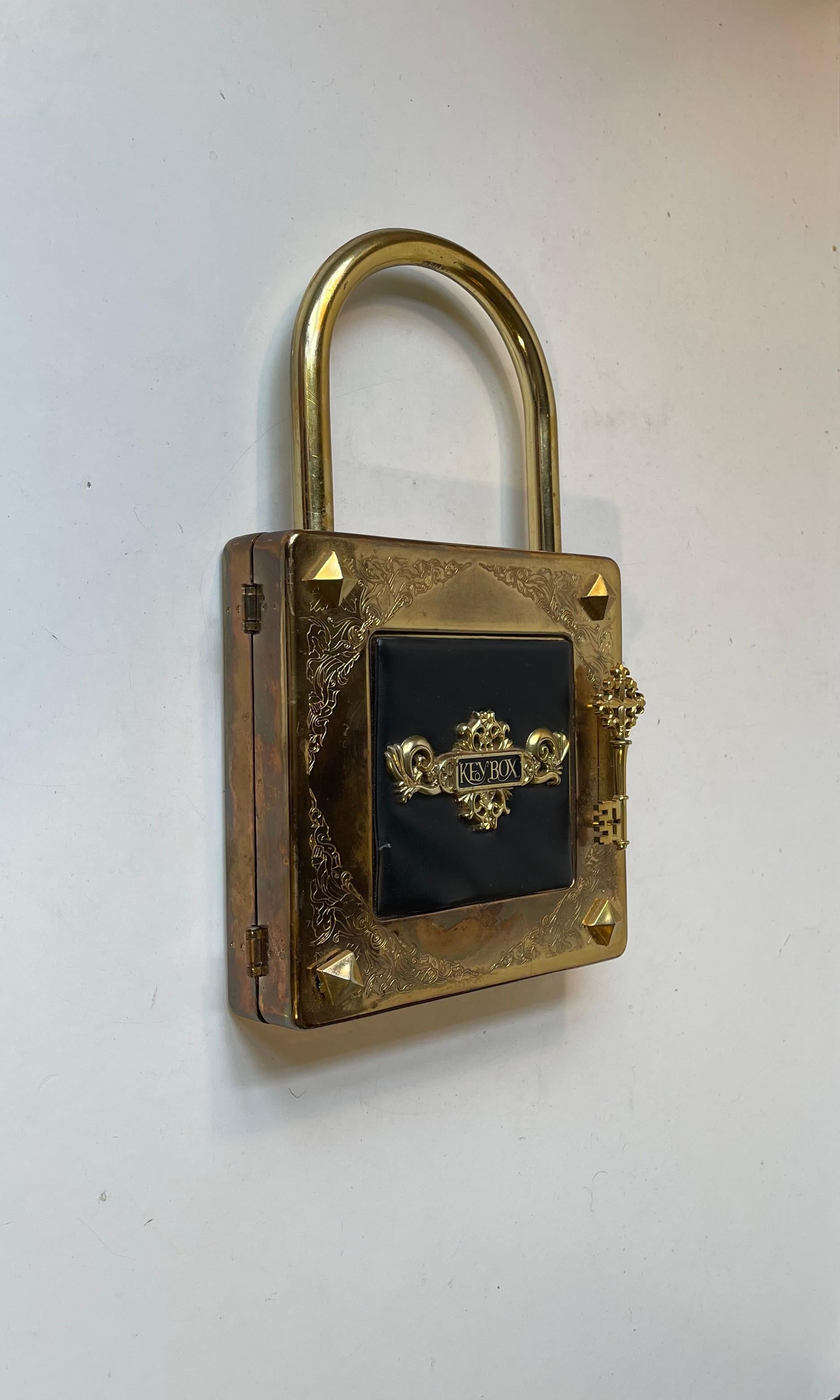 Mid-Century Modern Vintage Padlock Key Box in Patinated Brass, Japan 1980s For Sale