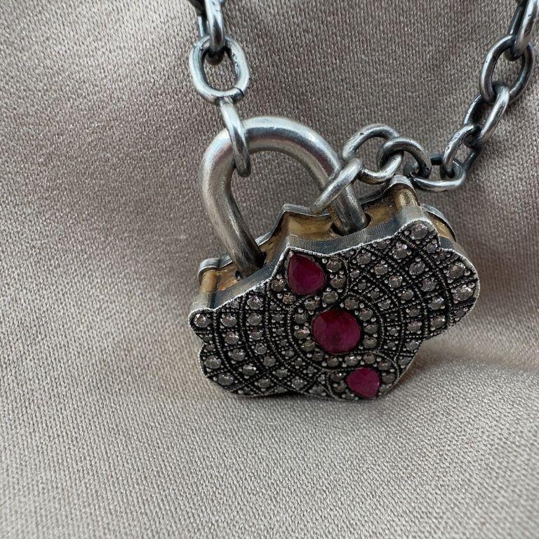 Collier vintage en forme de cadenas avec diamants et rubis Unisexe en vente