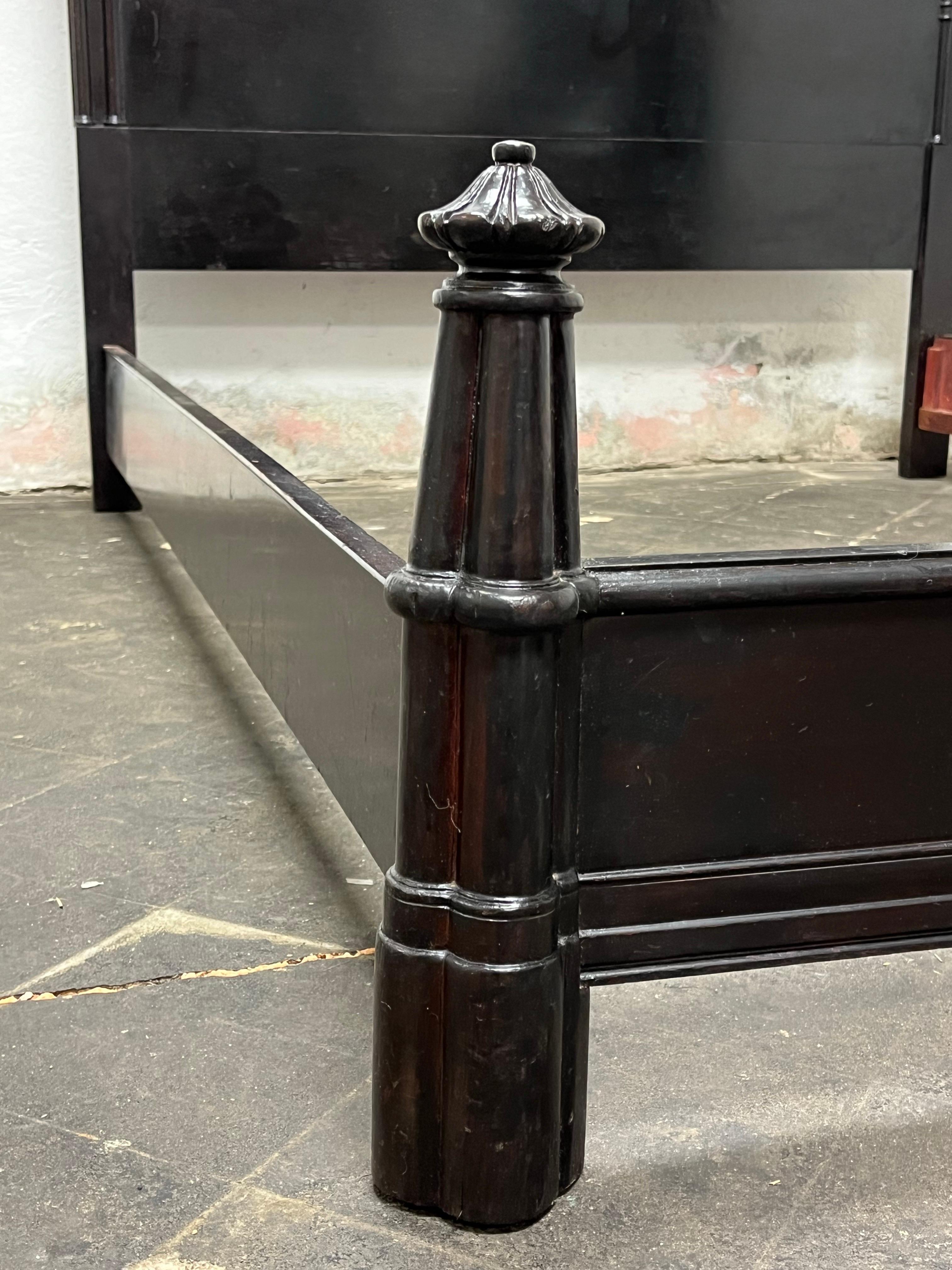 Mid-20th Century Vintage Pagoda Bed King Furniture Co. NY, NY. For Sale