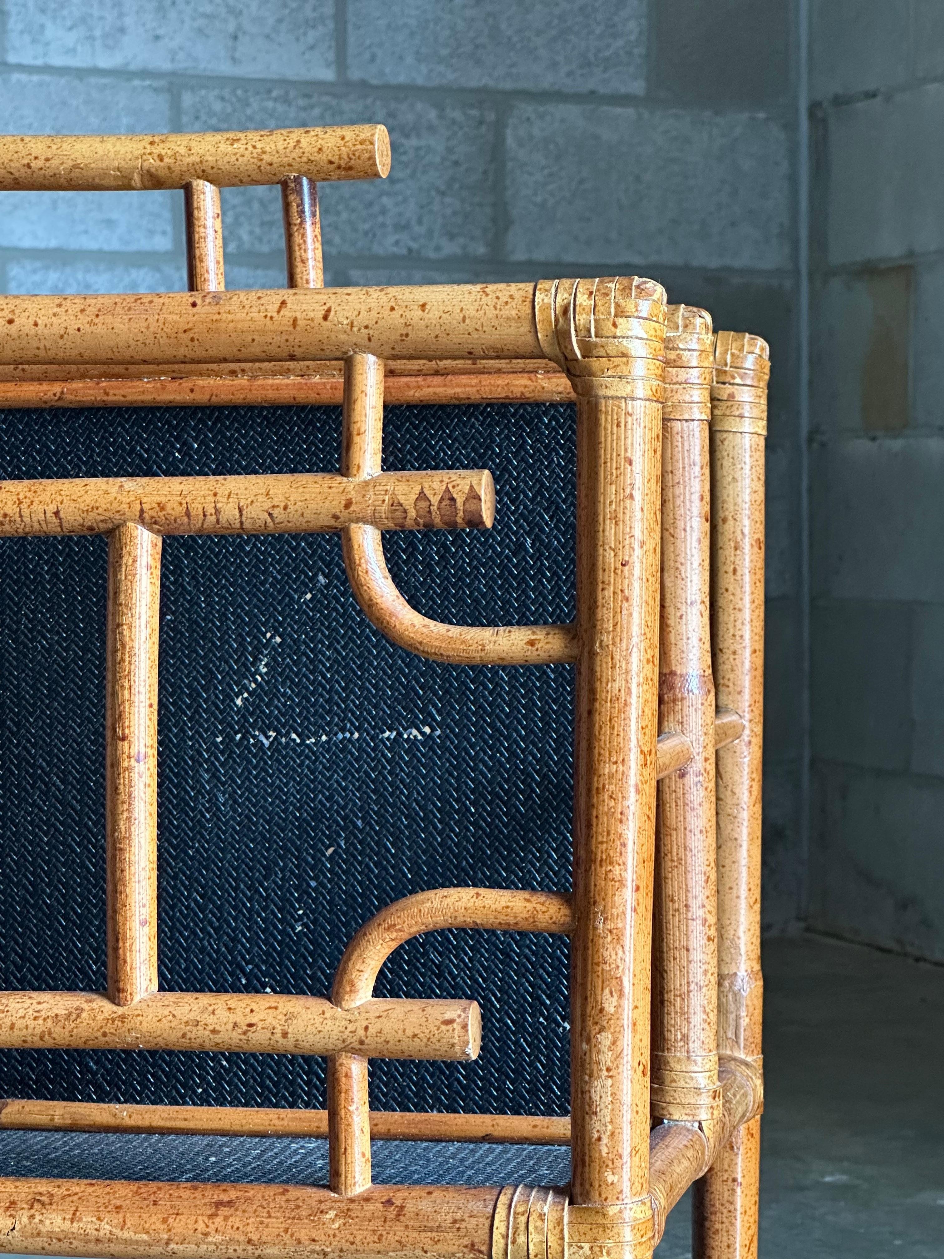 Vintage Pagode British Colonial Style Bambus und Cane Magazine Rack - ein Paar im Angebot 6