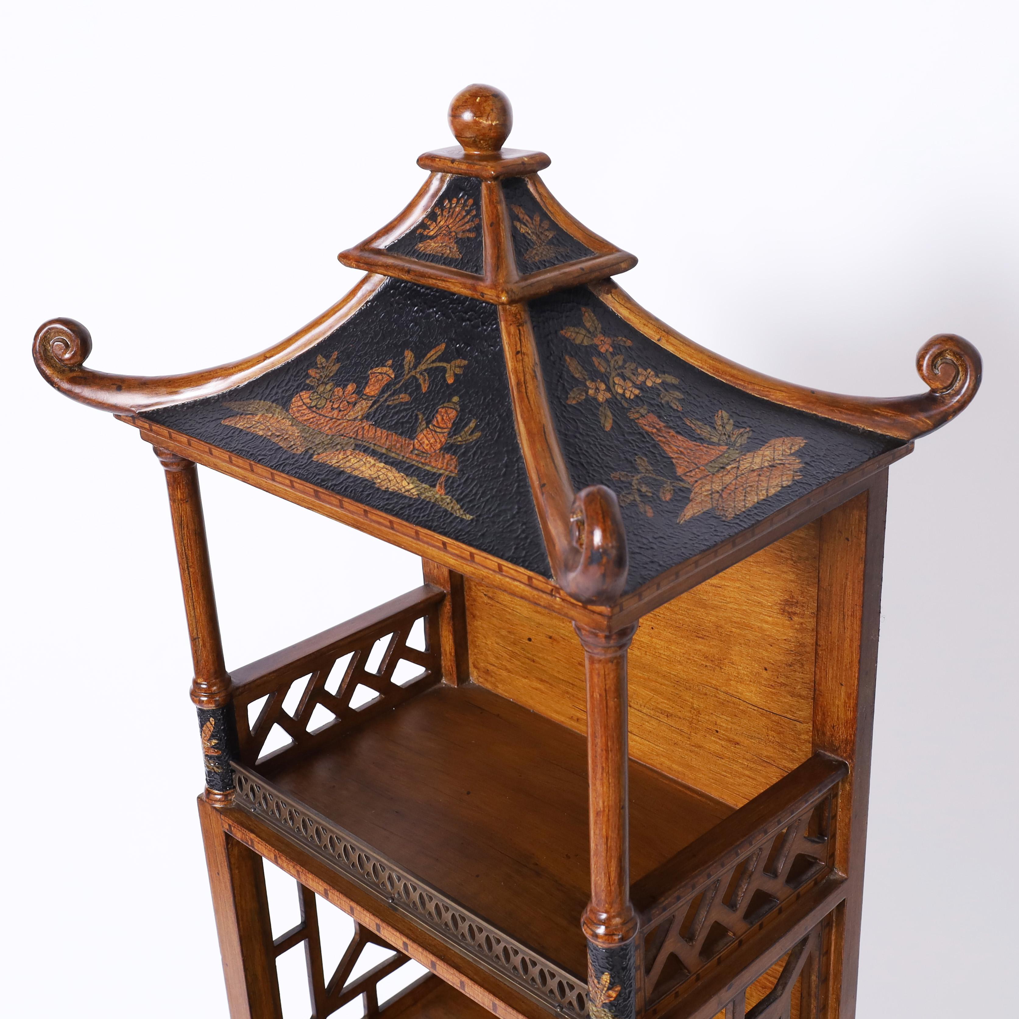 Vintage Pagoda Chinese Chippendale Etagere with Chinoiserie  In Good Condition For Sale In Palm Beach, FL