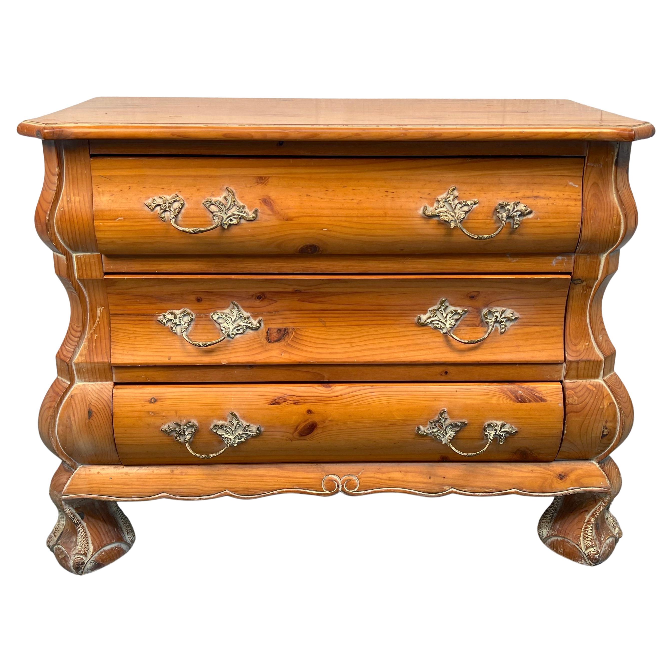 Cassettone in pino verniciato vintage