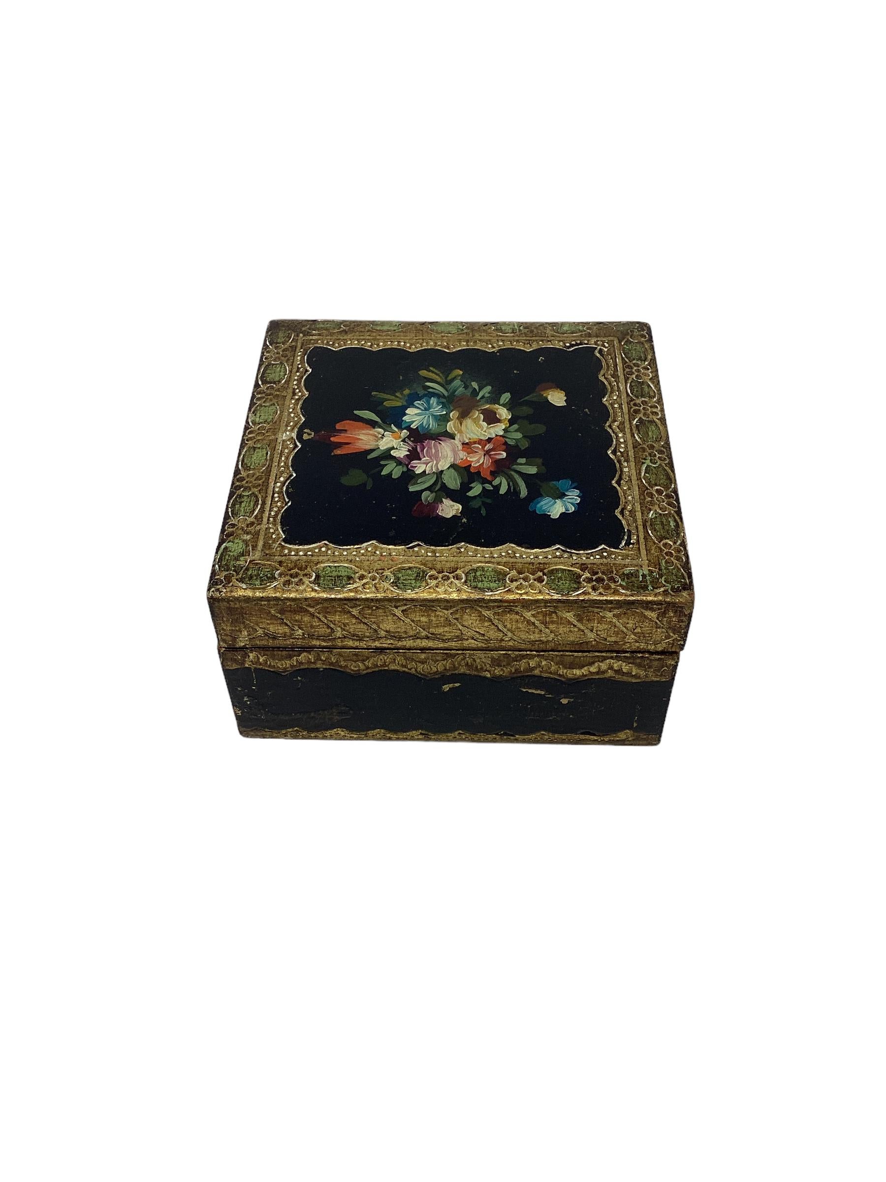 Vintage Painted and Gilt Florentine Box In Good Condition For Sale In Chapel Hill, NC