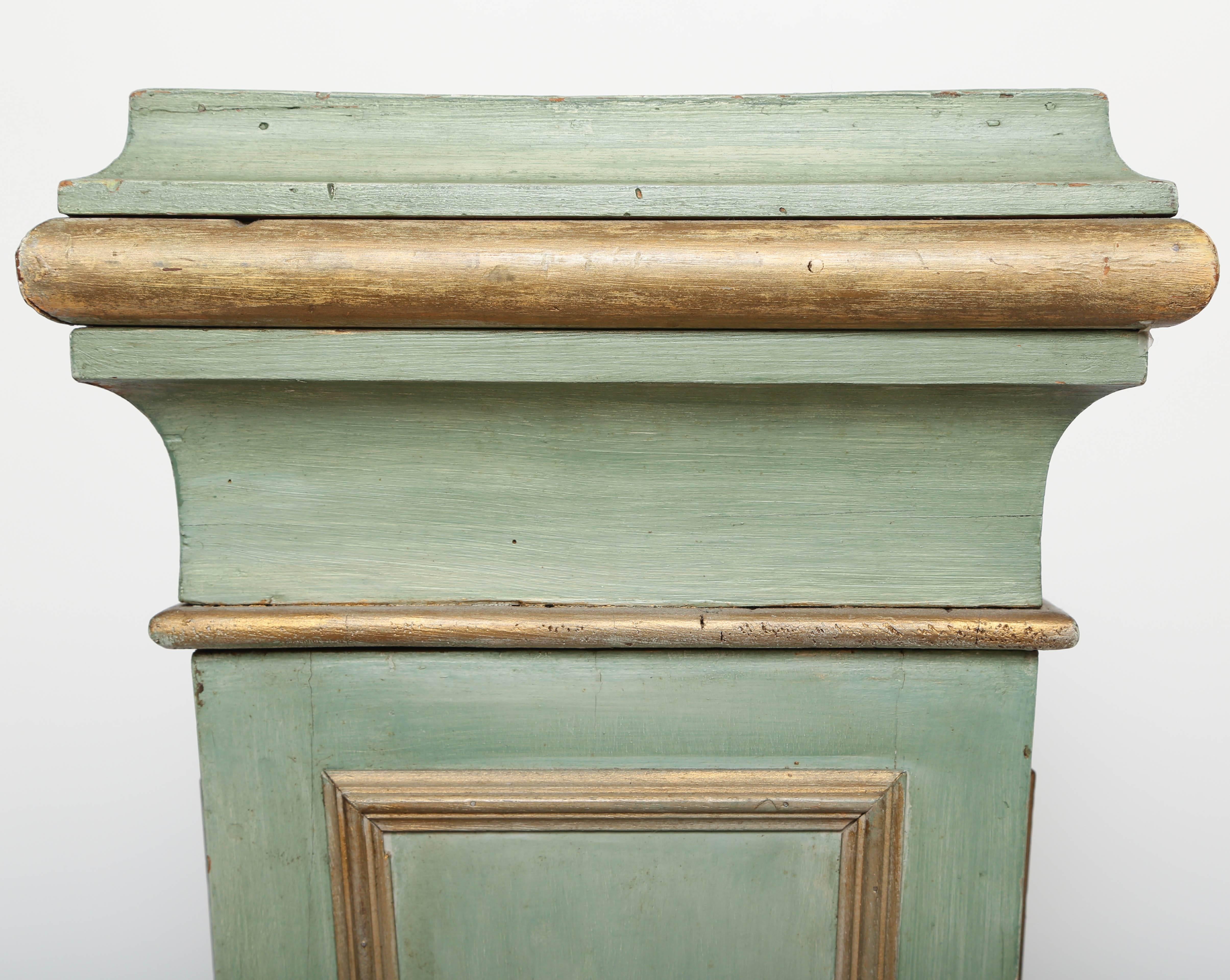 Vintage Painted and Parcel-Gilt Classical Pedestal For Sale 4