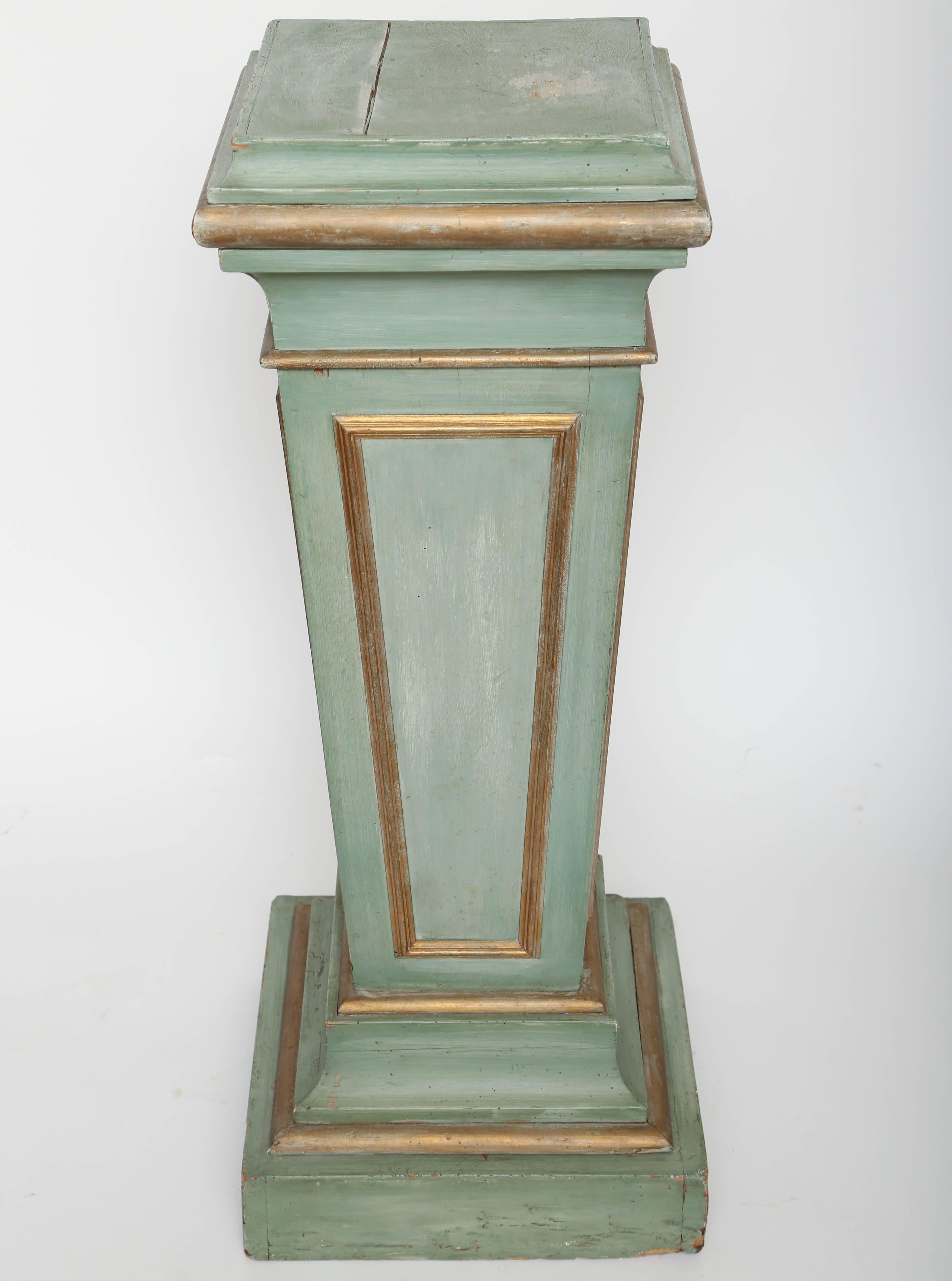 Italian Vintage Painted and Parcel-Gilt Classical Pedestal For Sale