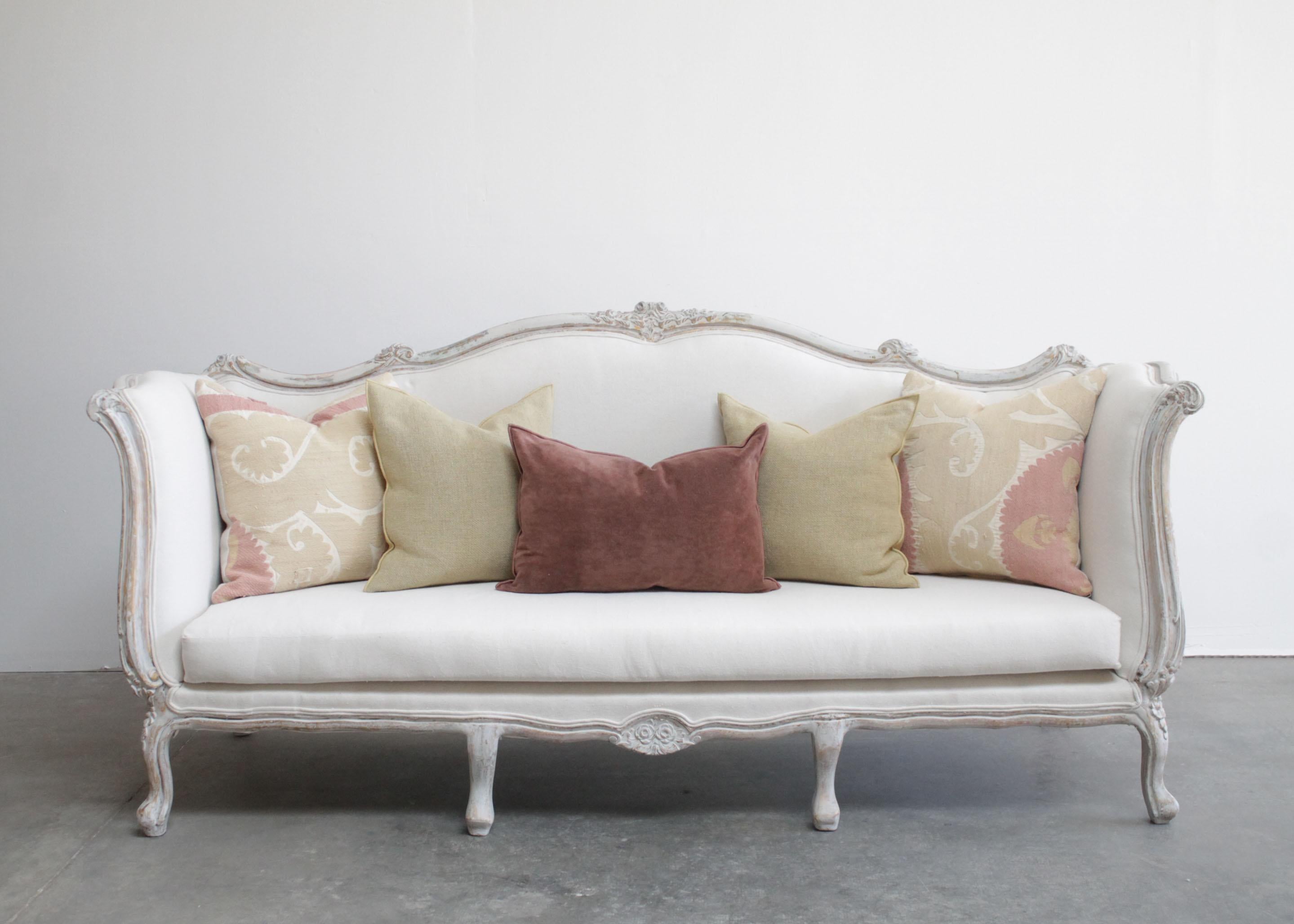Vintage painted and upholstered Louis XV daybed style sofa
Painted in a French gray with subtle distressed edges, where gilt and wood show through.
Classic cabriole legs, with a floral carvings, and large rose and flower garland on the center