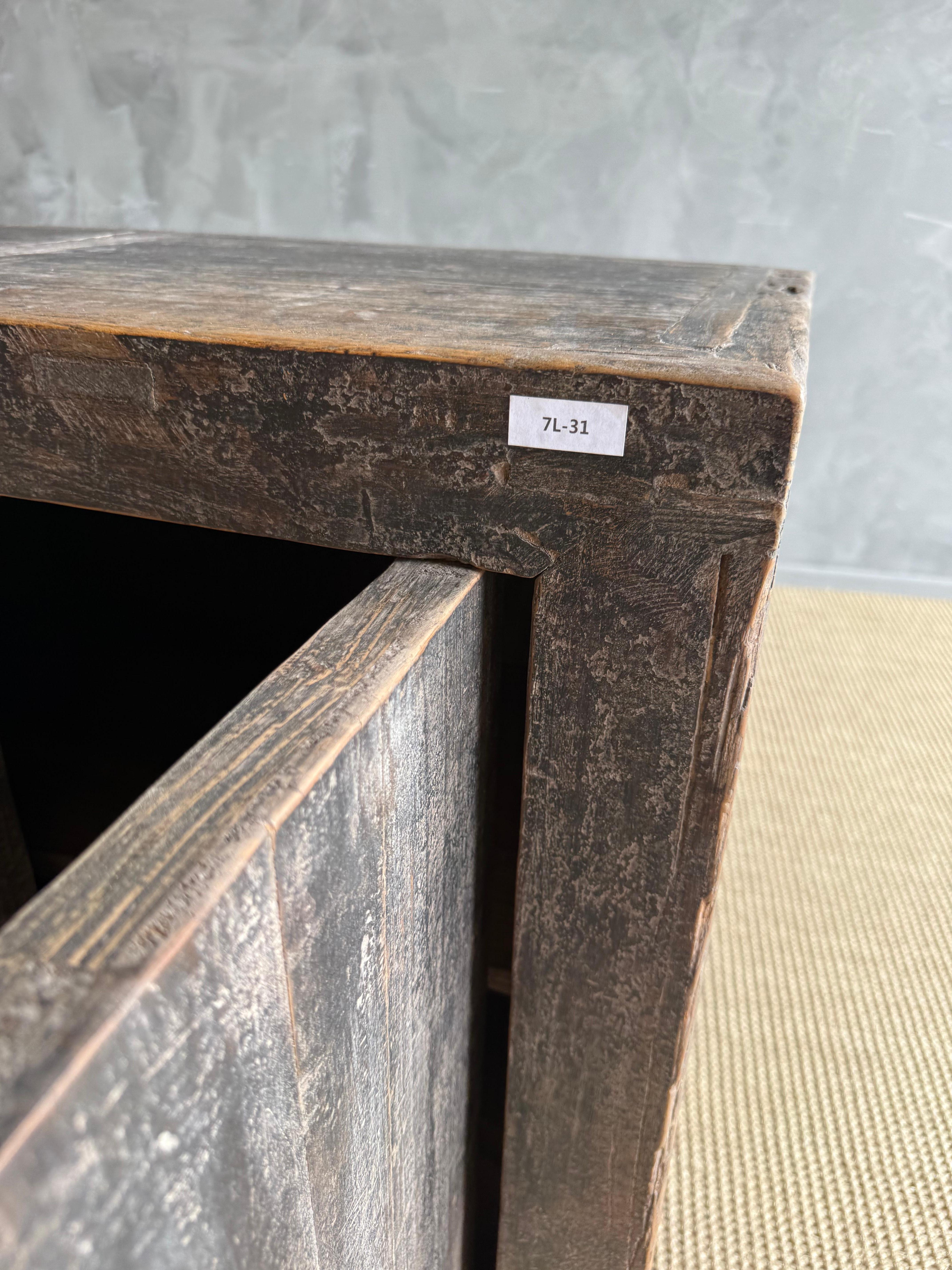 Consola de Madera de Olmo Negro Pintada Vintage con Puertas 56 en venta 6