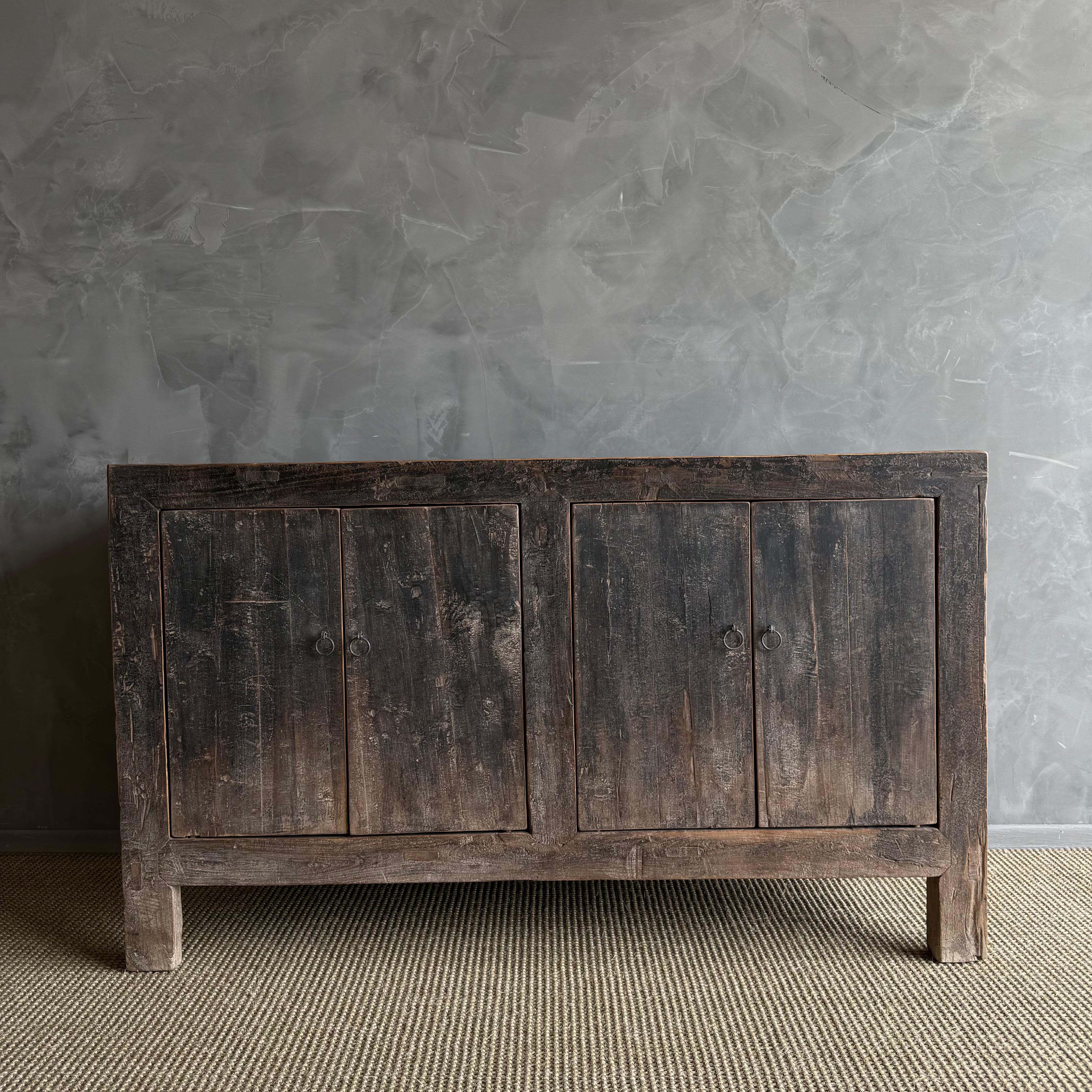 Consola de Madera de Olmo Negro Pintada Vintage con Puertas 56 Moderno orgánico en venta