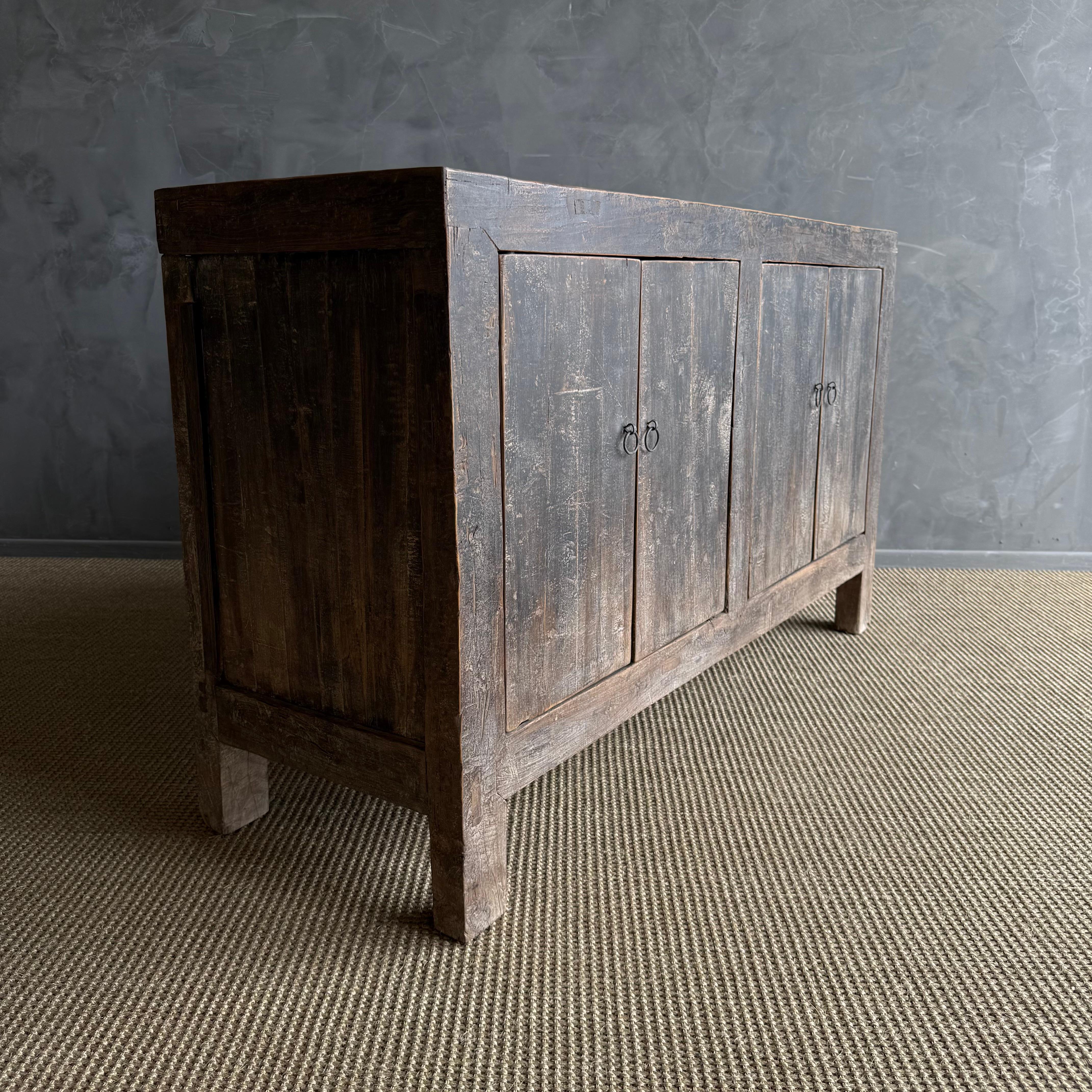 Consola de Madera de Olmo Negro Pintada Vintage con Puertas 56 en venta 1