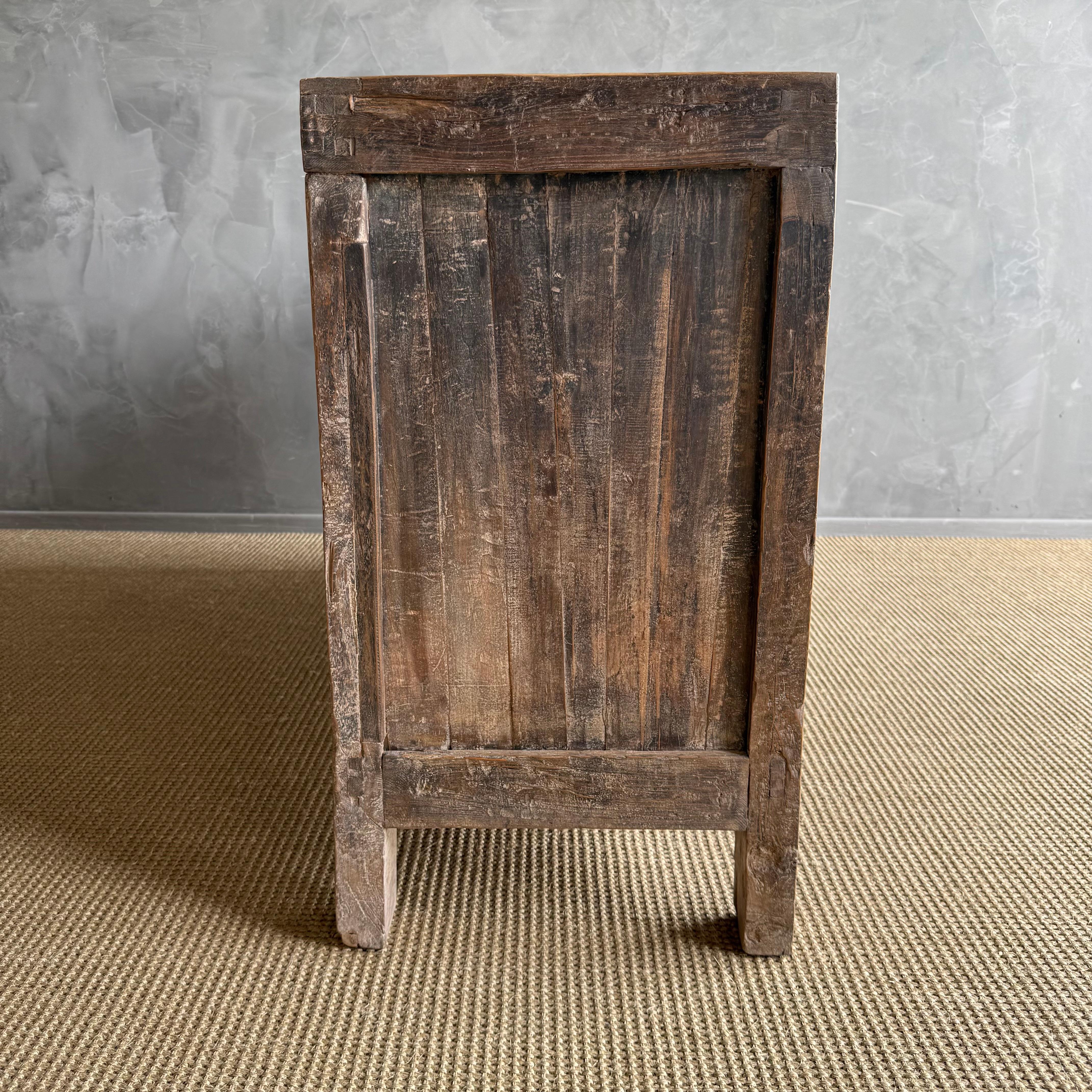 Consola de Madera de Olmo Negro Pintada Vintage con Puertas 56 en venta 2