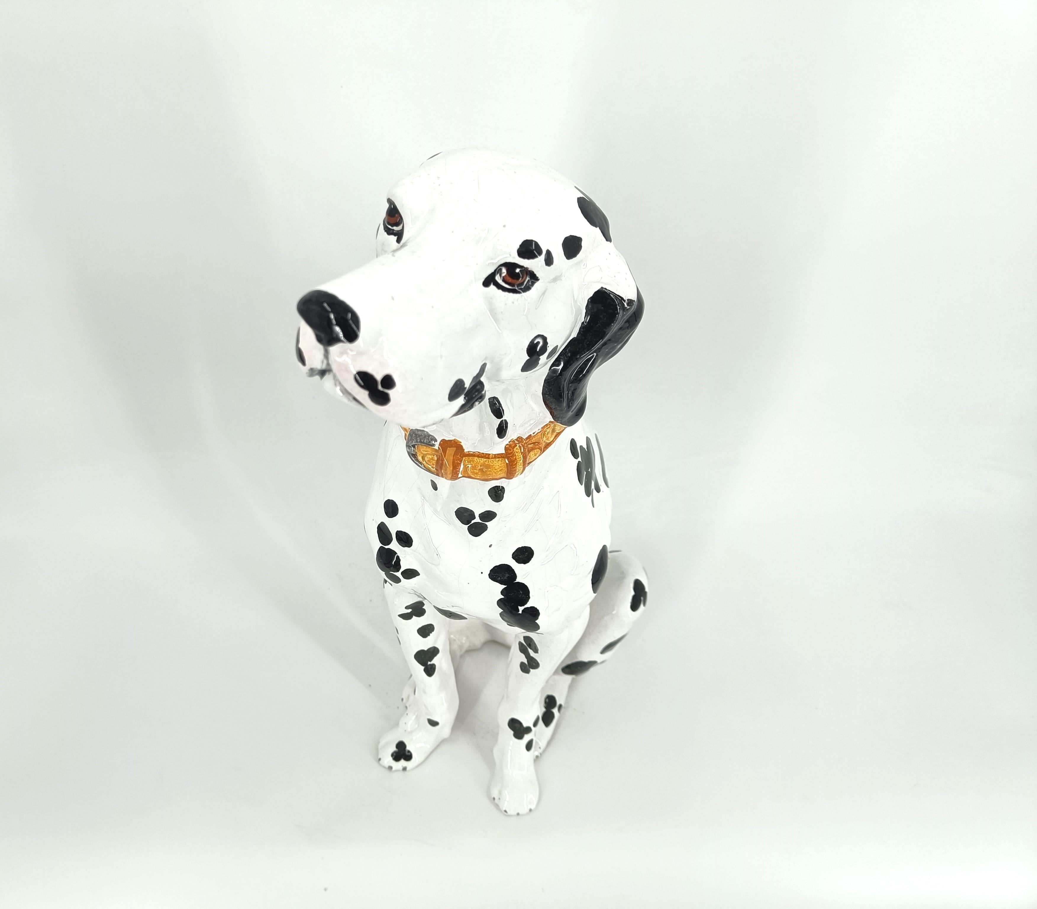 Escultura vintage de cerámica pintada a mano de un perro dálmata.

Buen estado

años 70 - Italia

Dimensiones perro grande:
Altura: 60 cm
Anchura: 30 cm
Profundidad: 25 cm

Referencia: 24111002