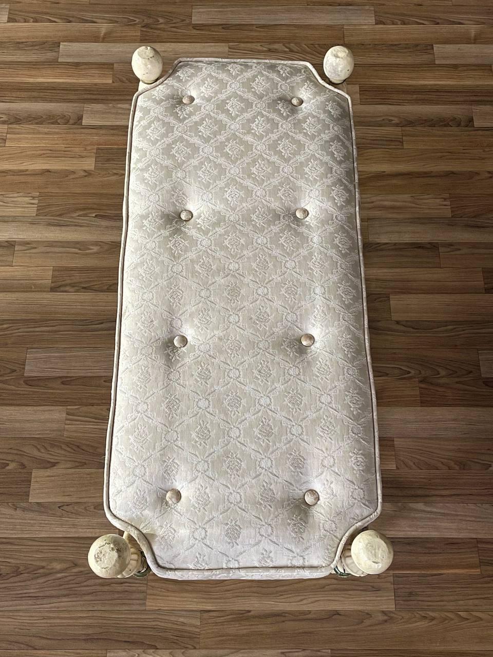 Bemalte dekorative Metallbank oder Hocker aus Metall, Vintage (Regency) im Angebot