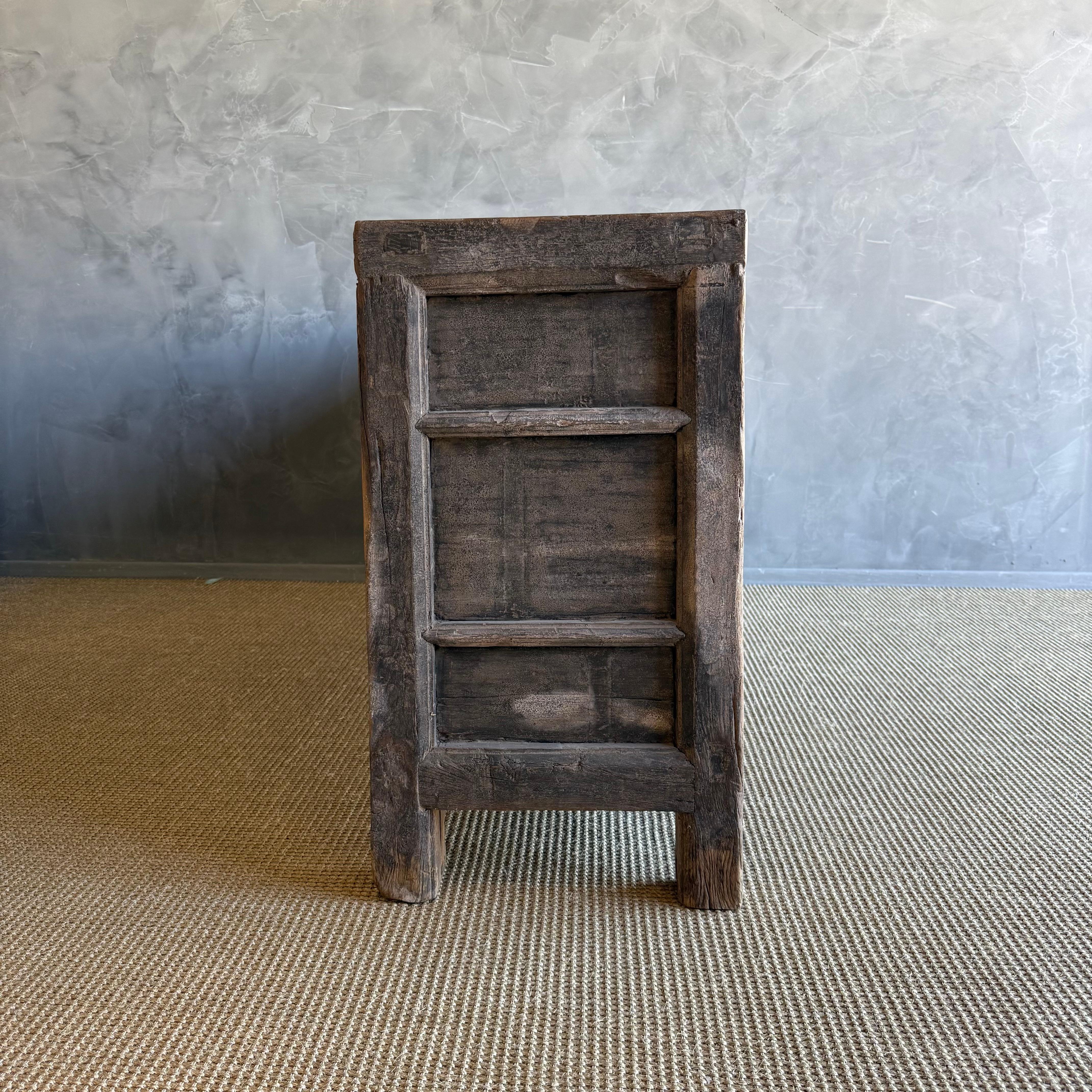Mobile in legno di olmo verniciato d'epoca con cassetti da 71