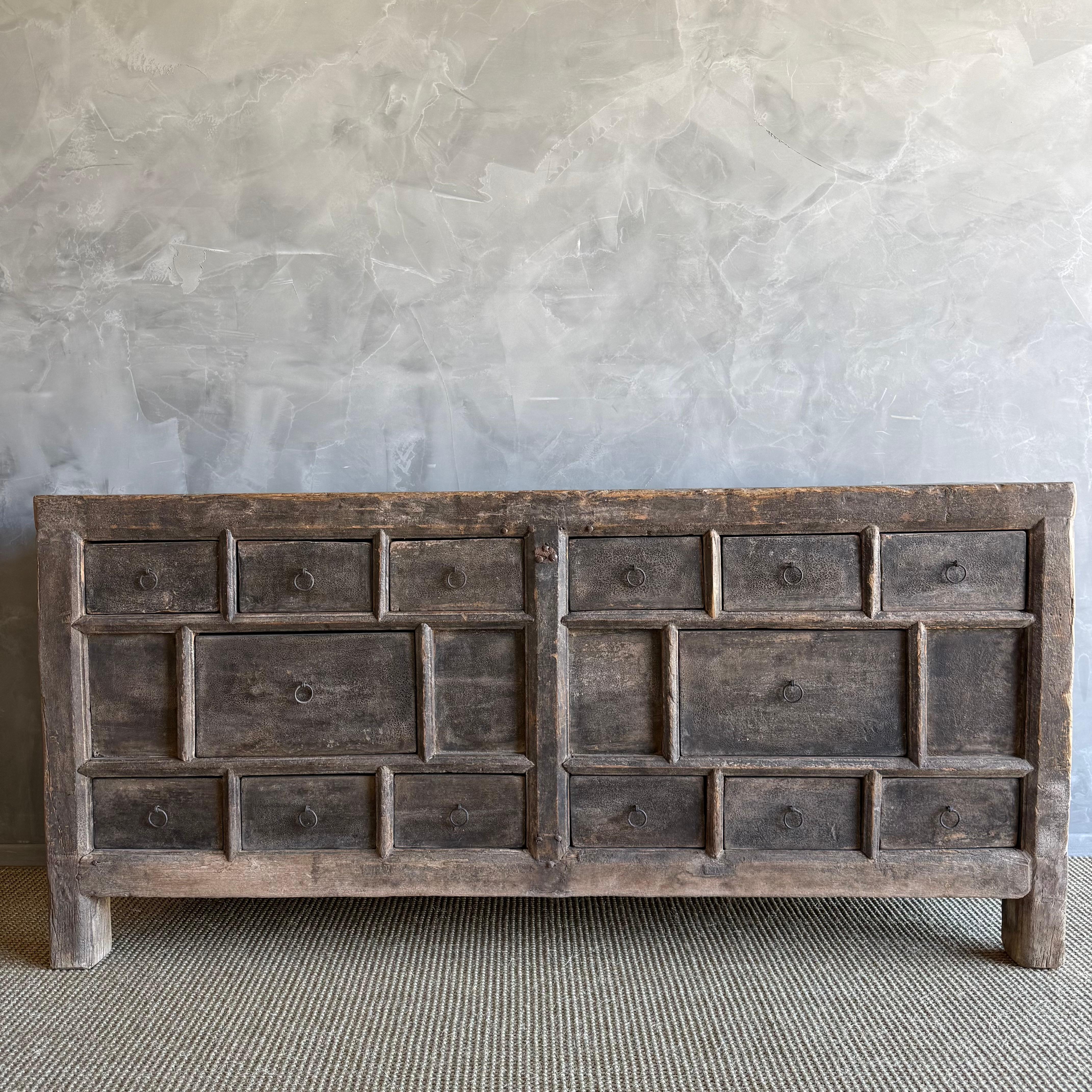Mobile in legno di olmo verniciato d'epoca con cassetti da 71