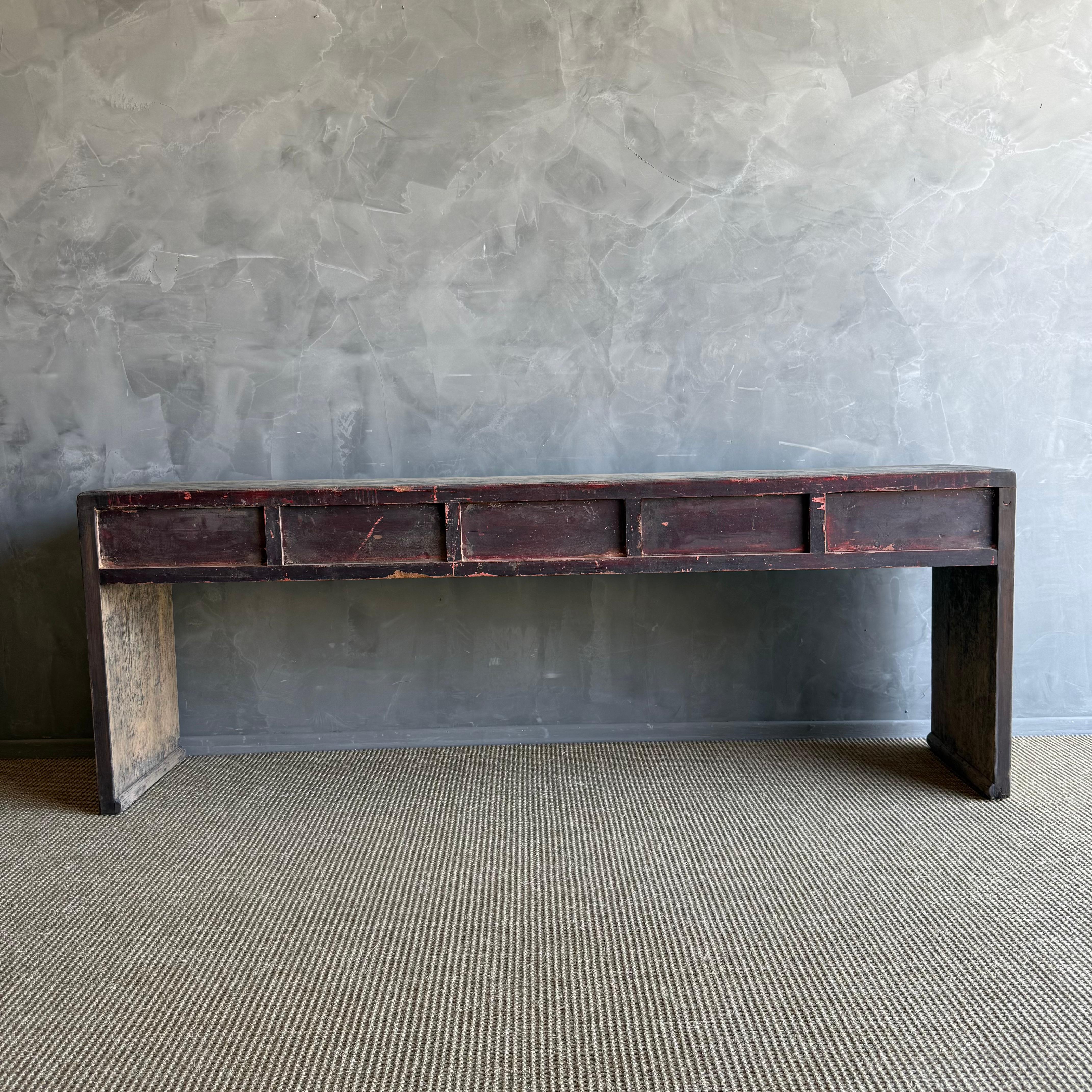 Tavolo consolle in legno d'olmo verniciato vintage con cassetti 84,5 in vendita 4