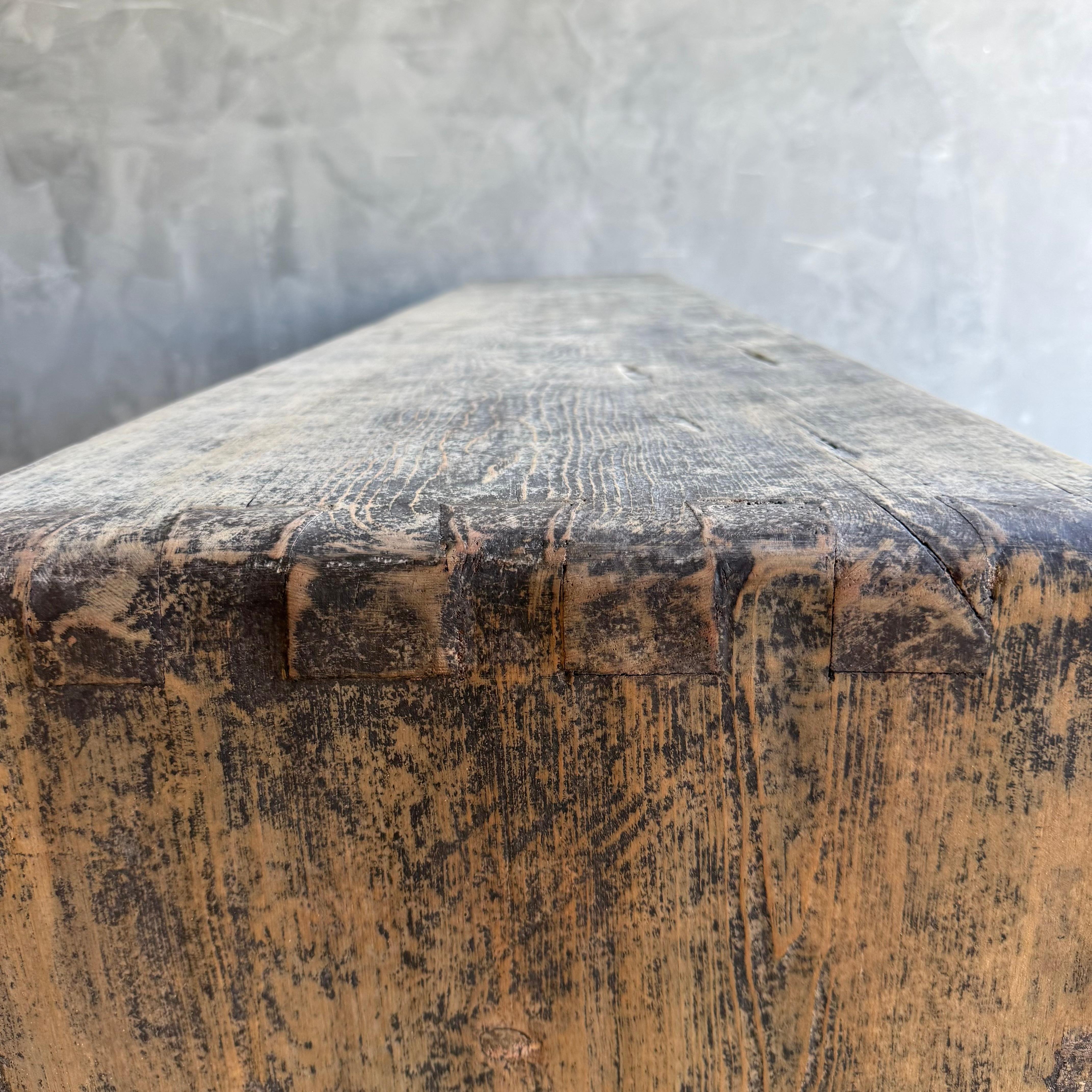 Tavolo consolle in legno d'olmo verniciato vintage con cassetti 84,5 in vendita 6
