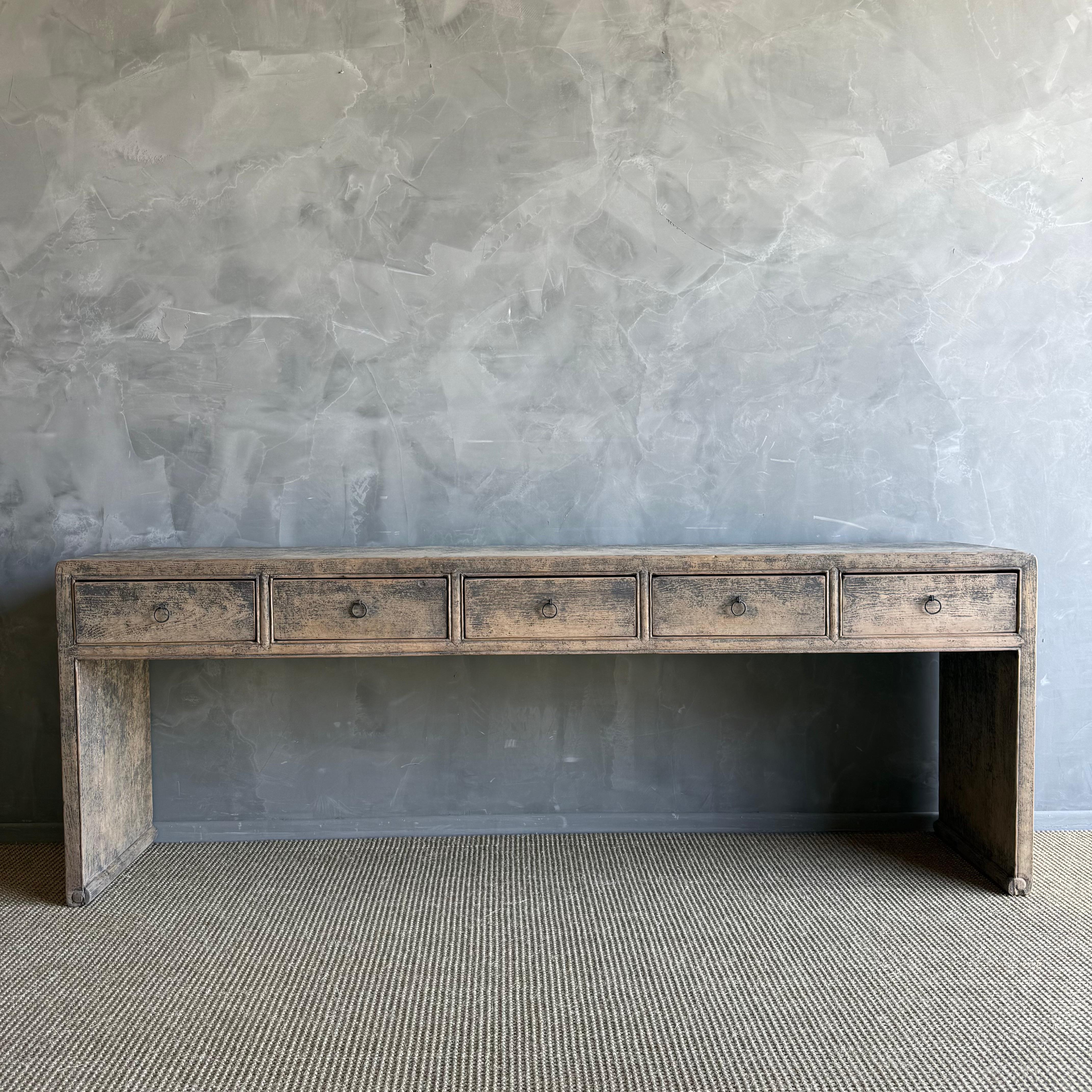 Dipinto Tavolo consolle in legno d'olmo verniciato vintage con cassetti 84,5 in vendita