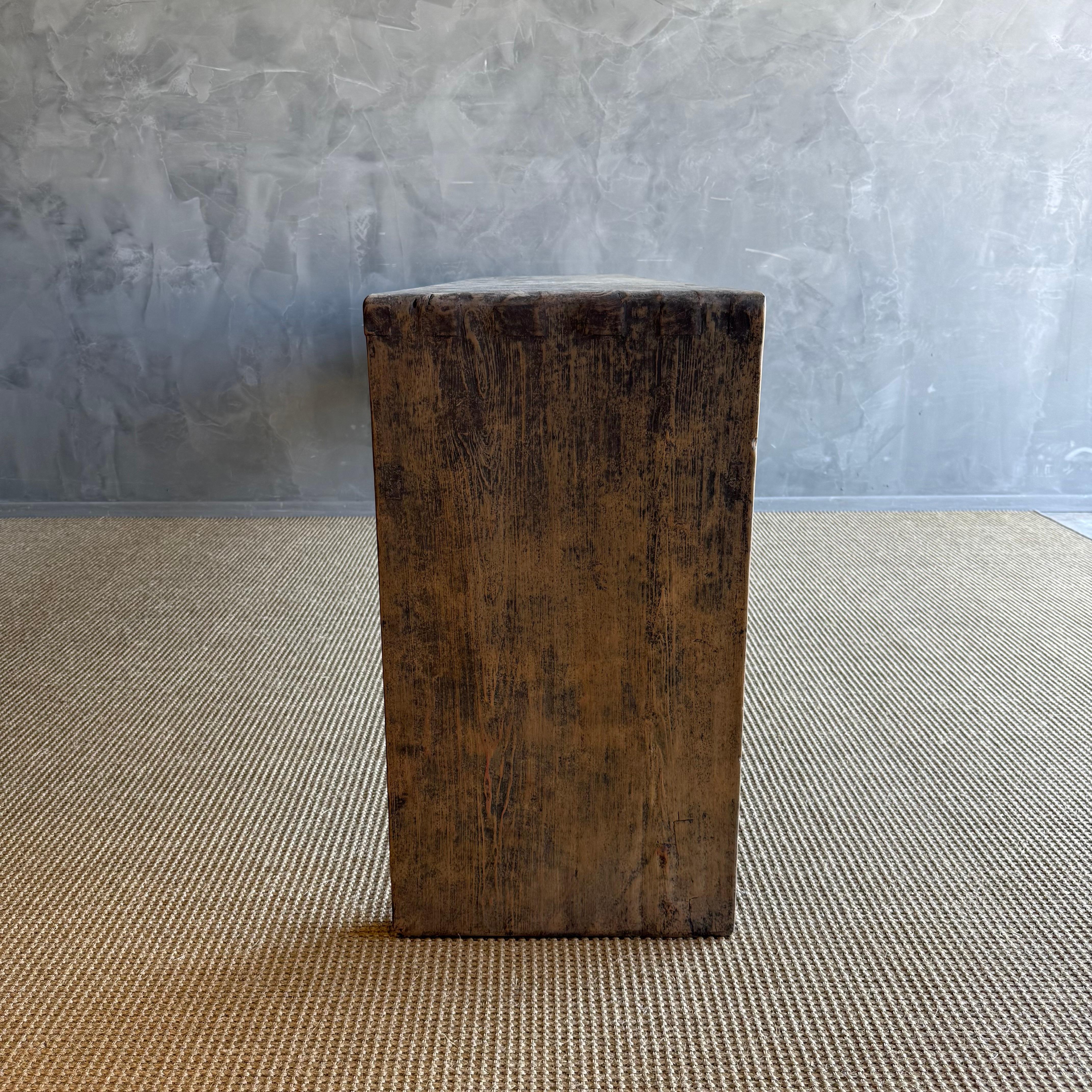 Tavolo consolle in legno d'olmo verniciato vintage con cassetti 84,5 in vendita 2