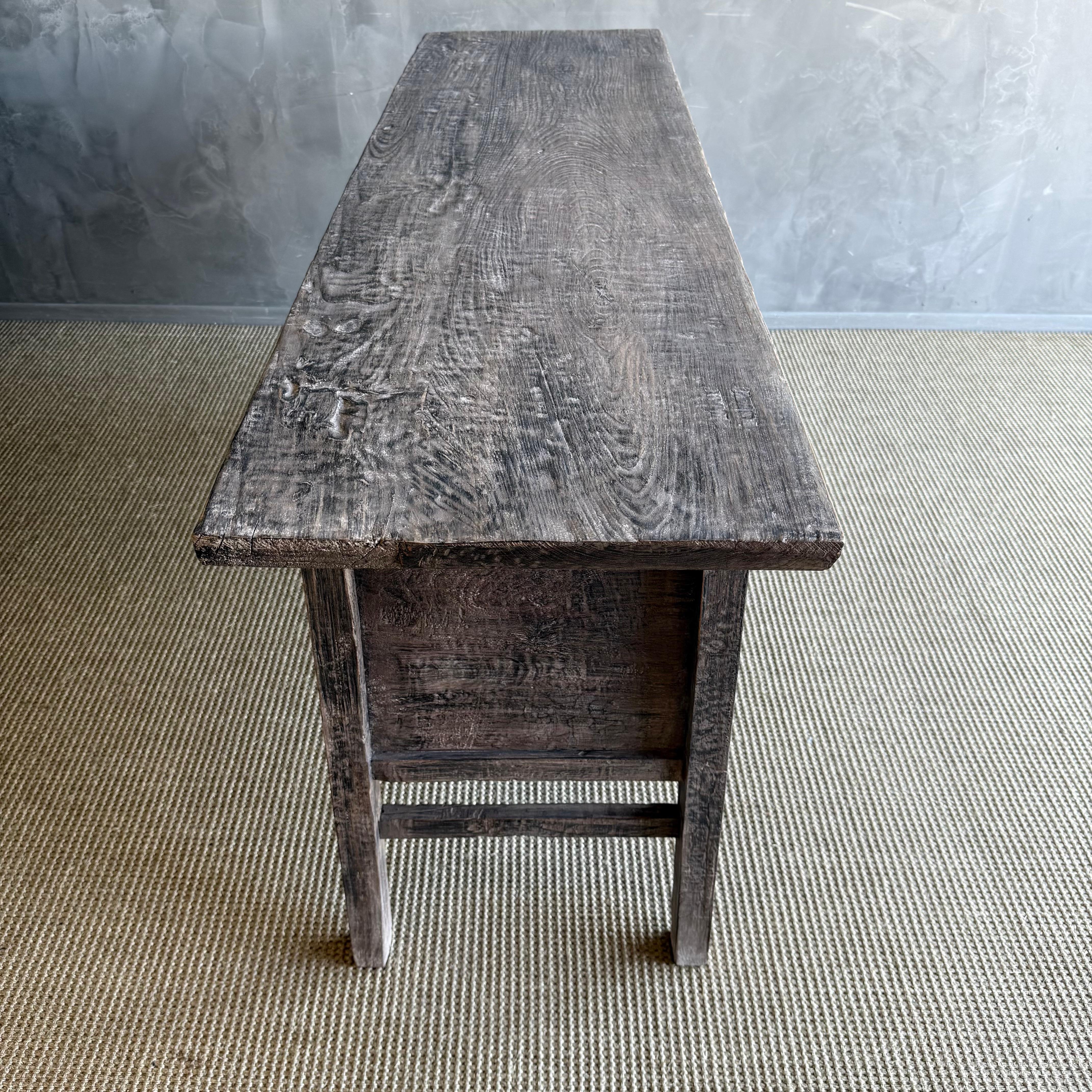 Tavolo consolle con cassetti in legno di olmo verniciato vintage in vendita 2