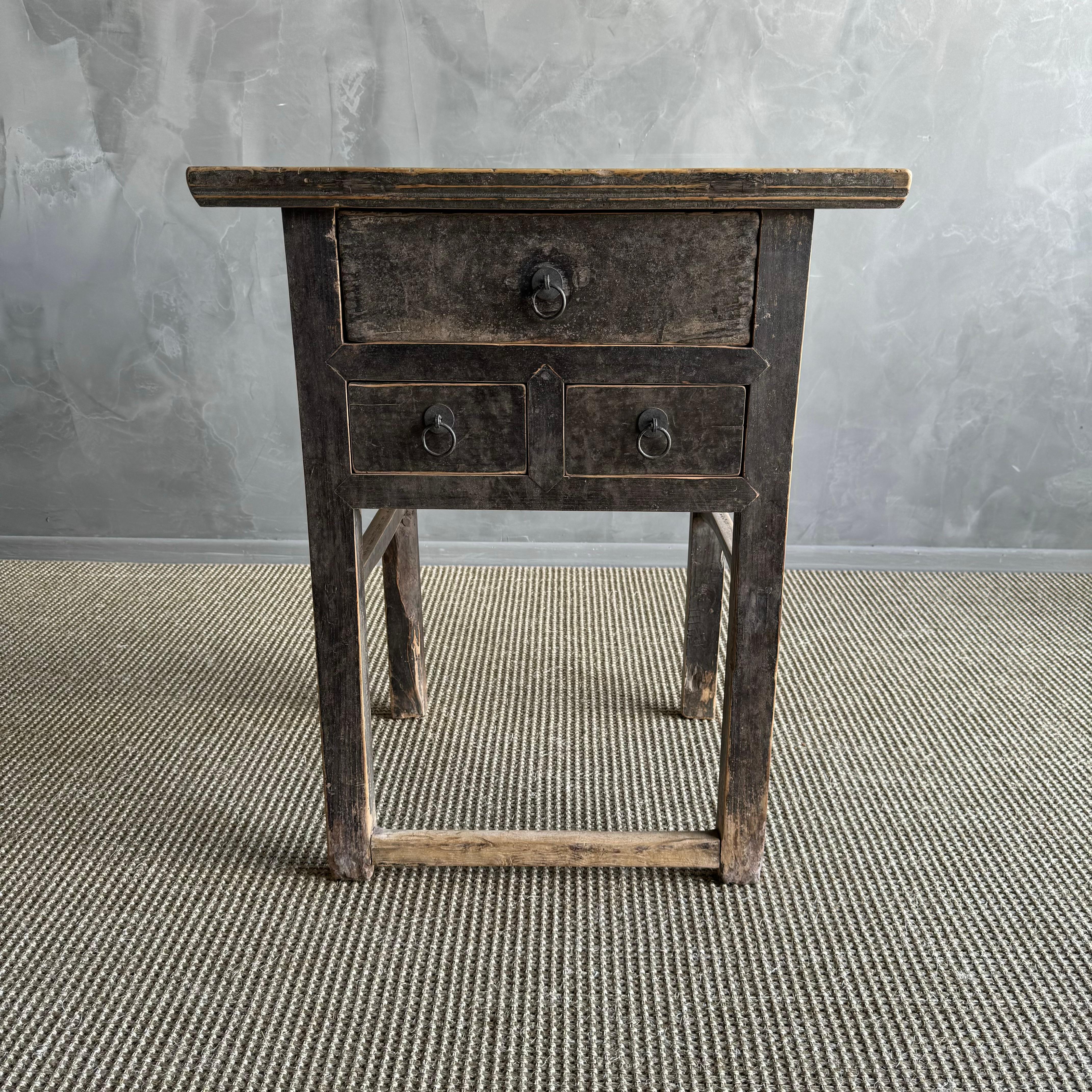 Vintage gemalt Ulme Wood Schublade Konsole im Zustand „Gut“ im Angebot in Old Town Orange, CA