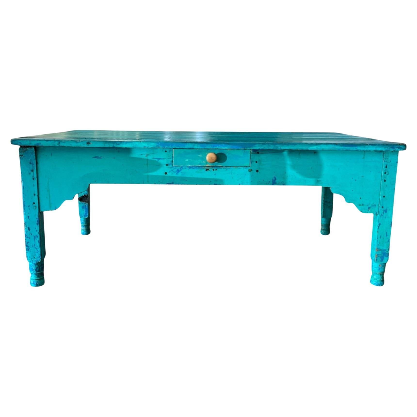 Mesa baja de granja pintada al estilo vintage en venta