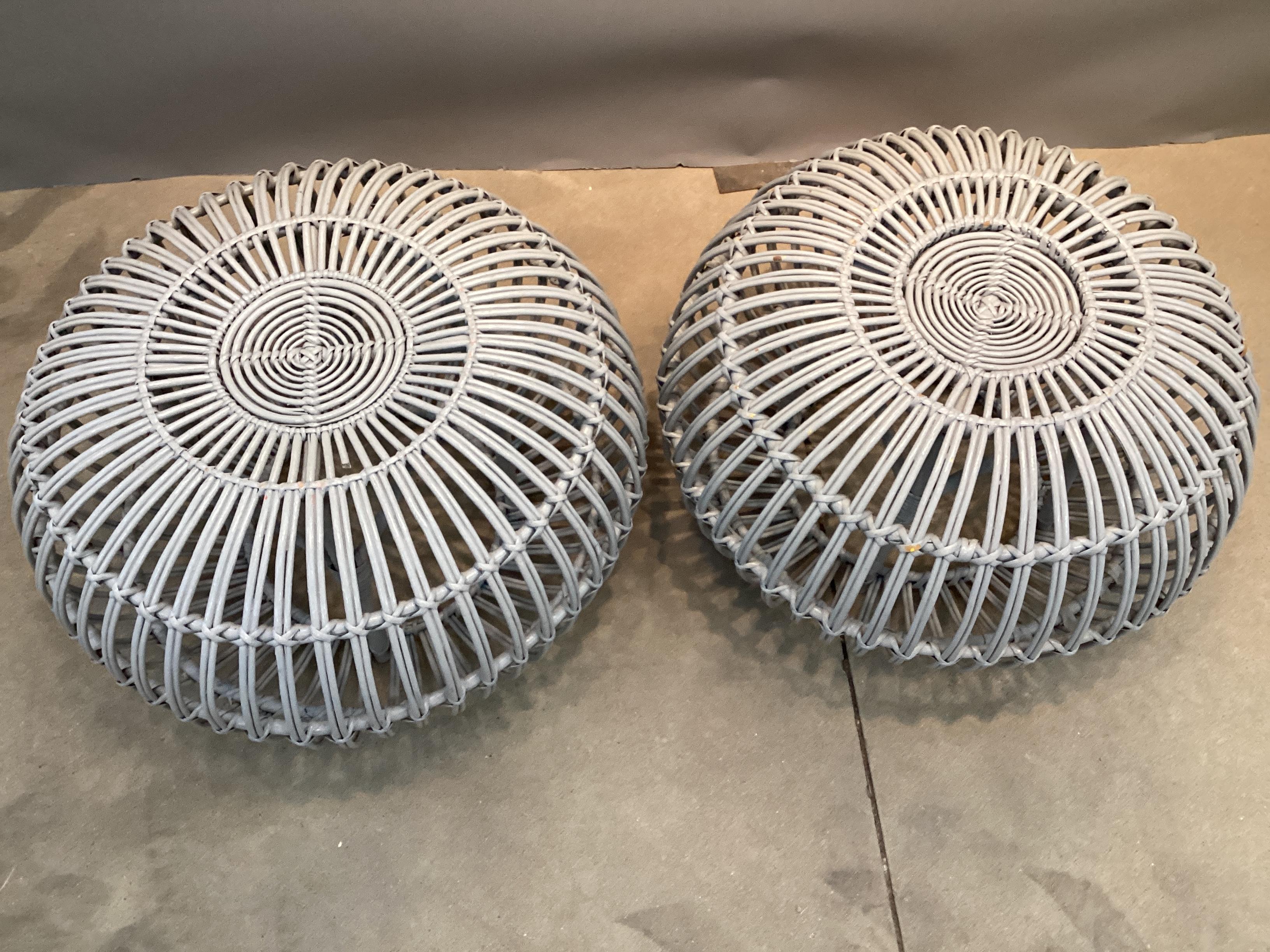Puf otomano de ratán pintado estilo vintage Franco Albini Reposapiés en Bueno estado para la venta en Chapel Hill, NC