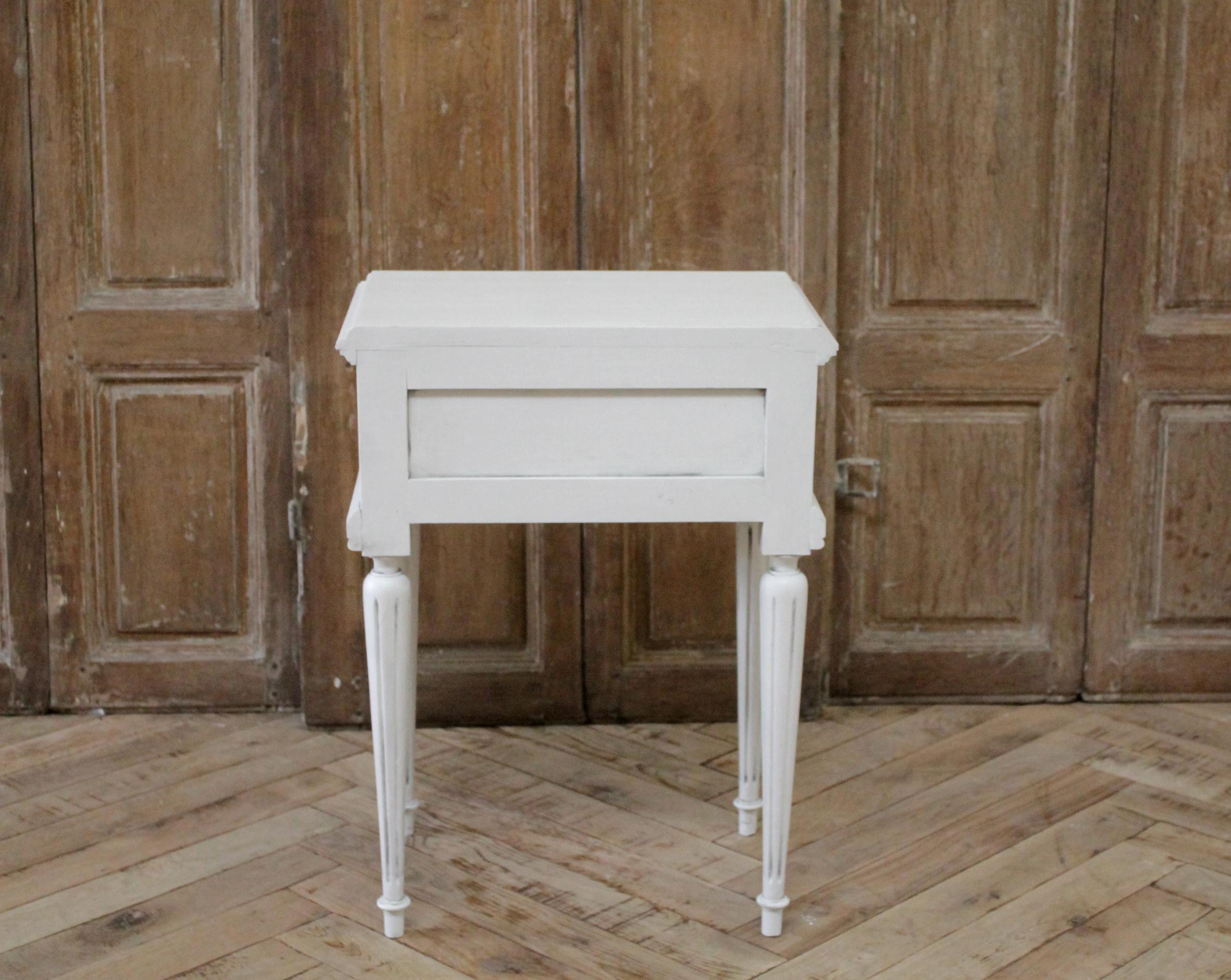 Vintage Painted French Louis XVI Style Side Table In Good Condition In Old Town Orange, CA