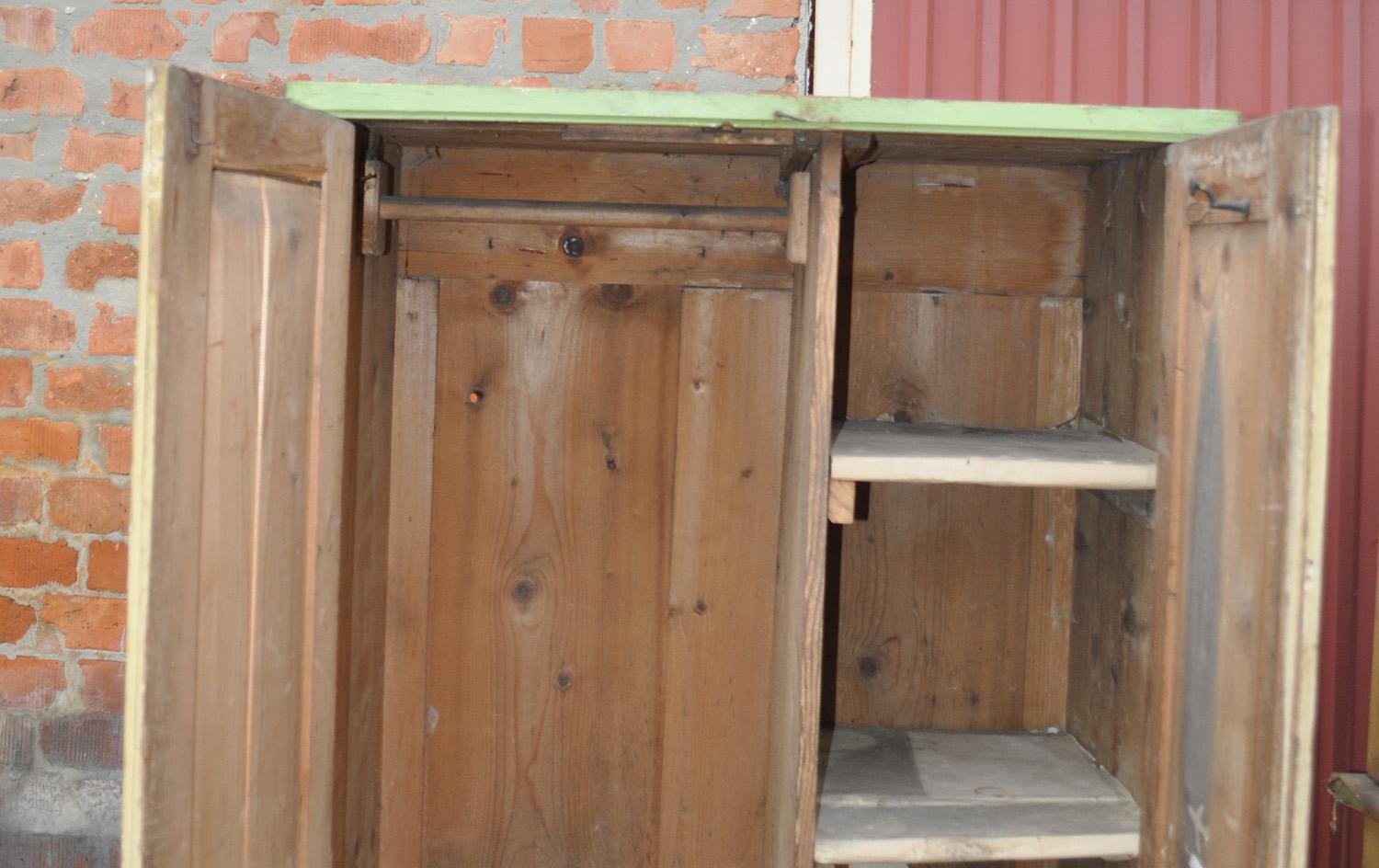 Vintage Painted Green Wardrobe Armoire In Good Condition For Sale In Lábatlan, HU