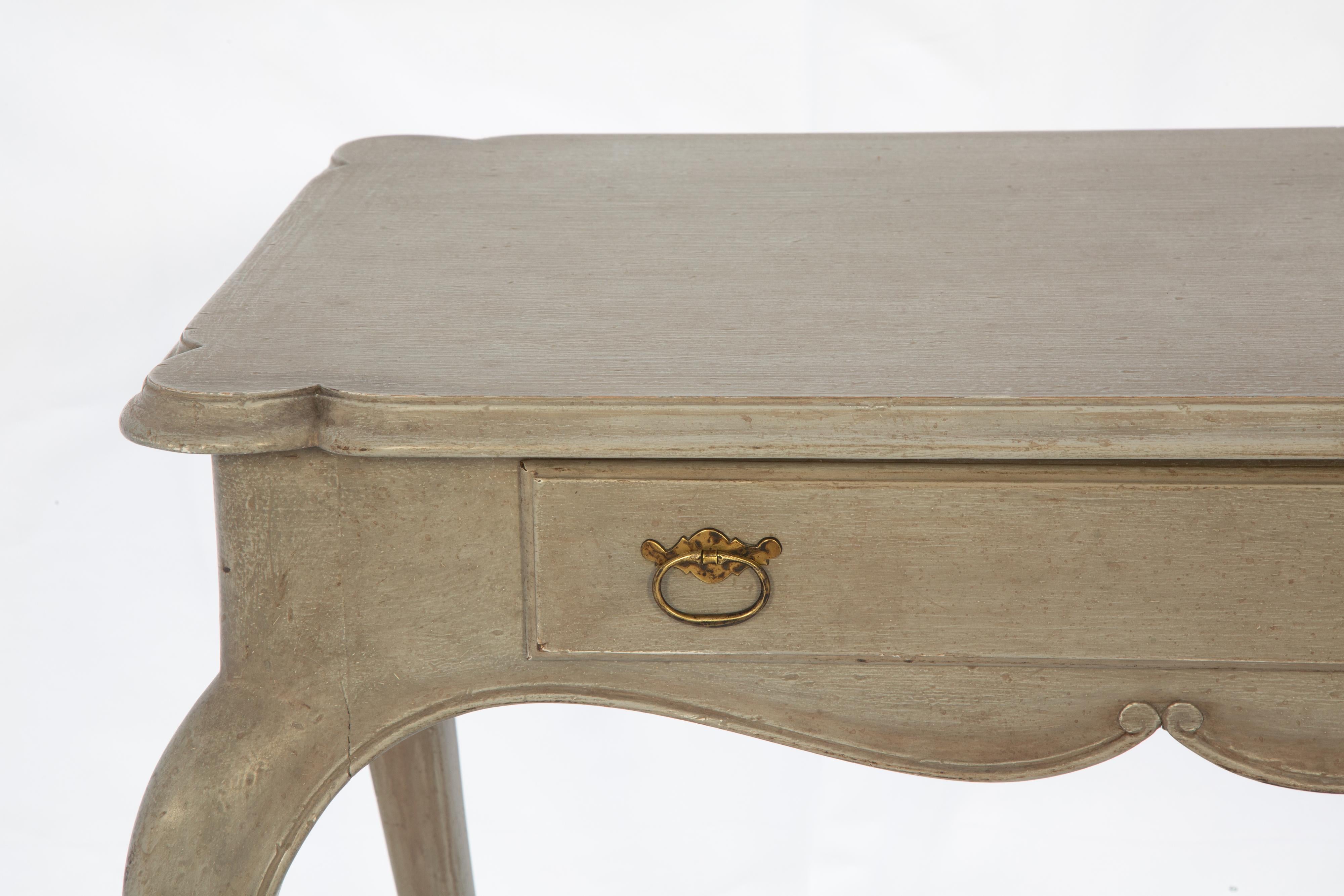 Vintage Painted Italian Tea Table with Single Drawer In Good Condition For Sale In West Palm Beach, FL