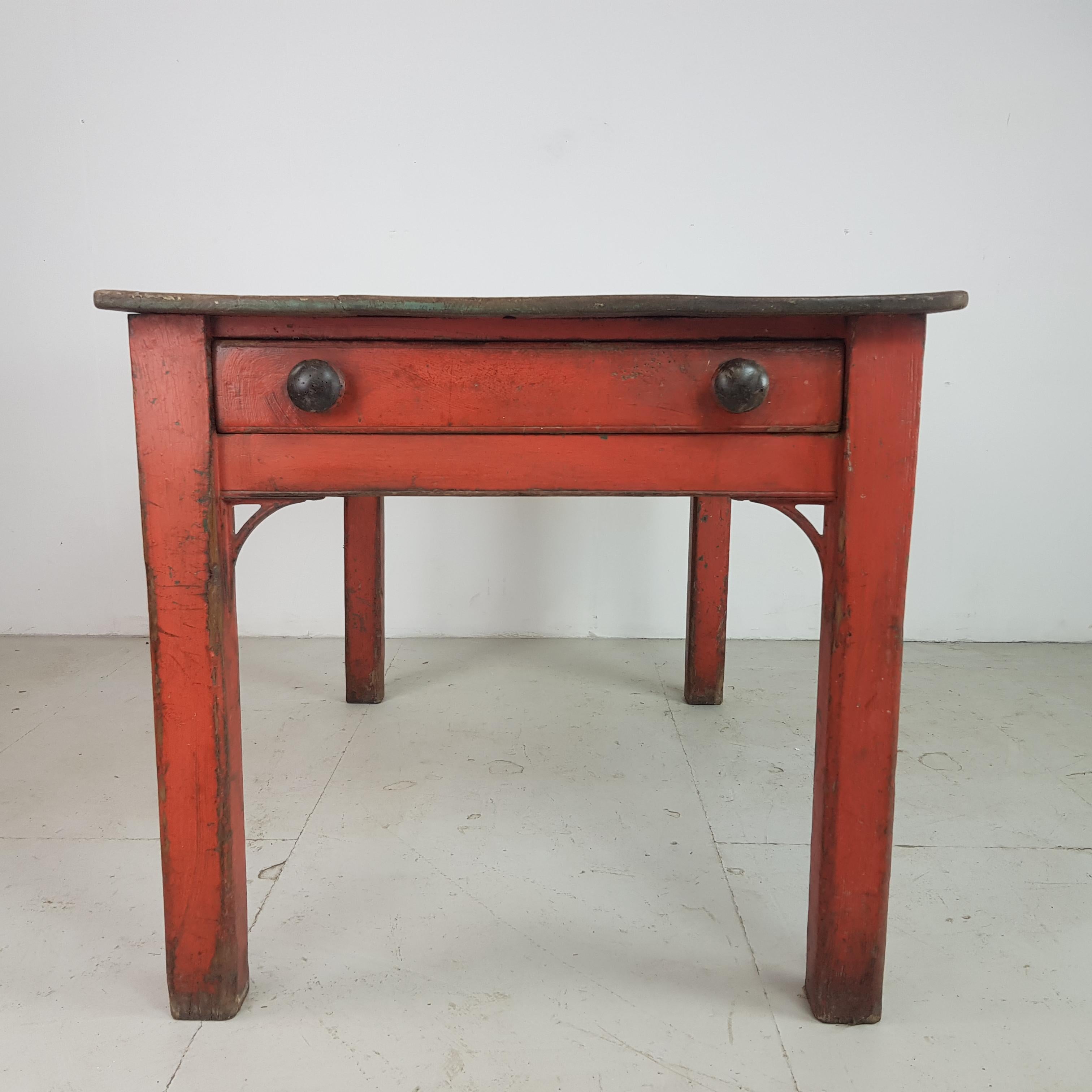 Vintage Painted Kitchen Table In Good Condition For Sale In Lewes, East Sussex