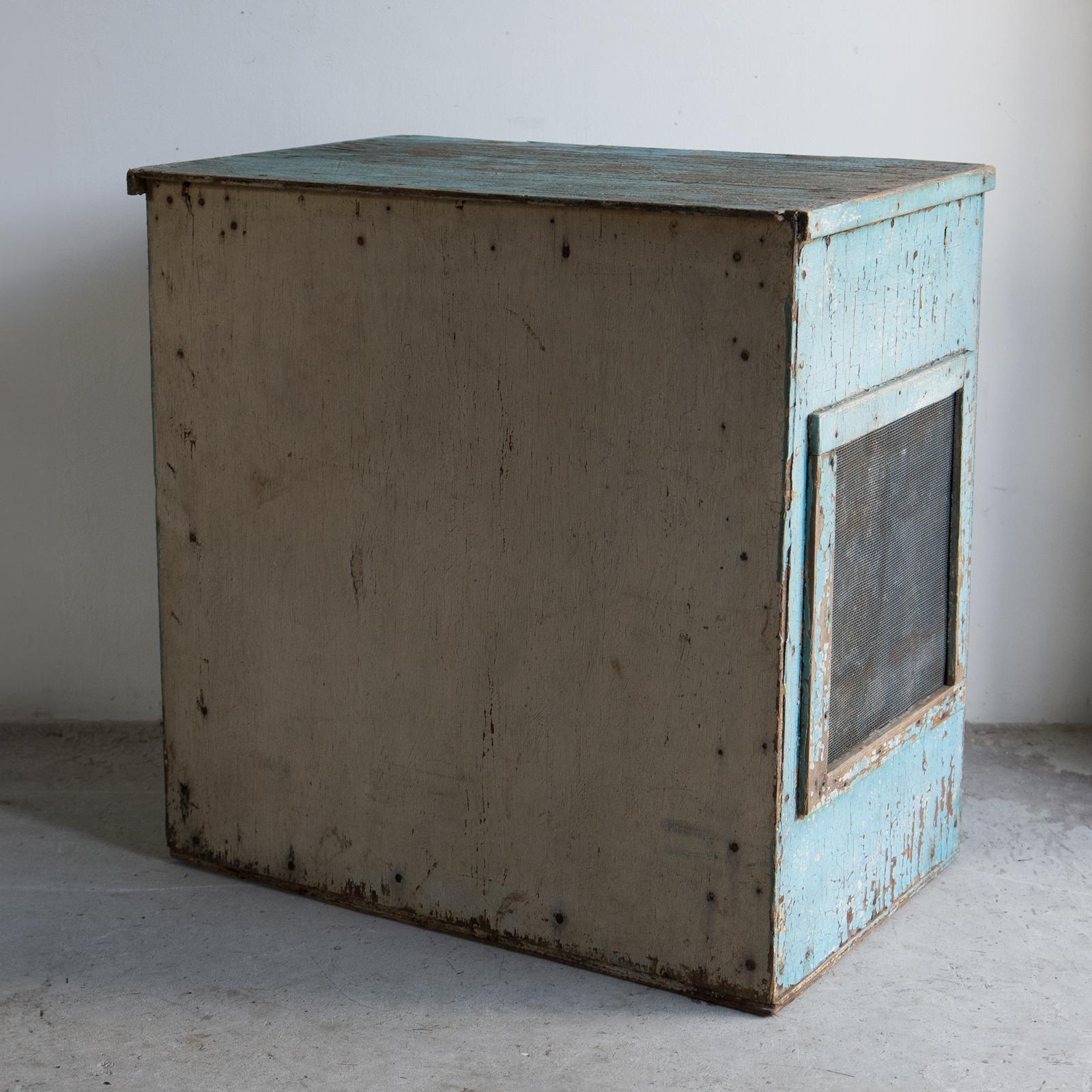 Armoire à coffre à viande peinte vintage - Armoire de cuisine fermière, intérêt pour la Seconde Guerre mondiale en vente 5