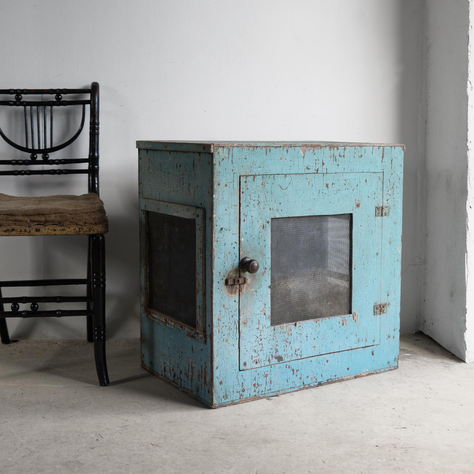 Fait main Armoire à coffre à viande peinte vintage - Armoire de cuisine fermière, intérêt pour la Seconde Guerre mondiale en vente