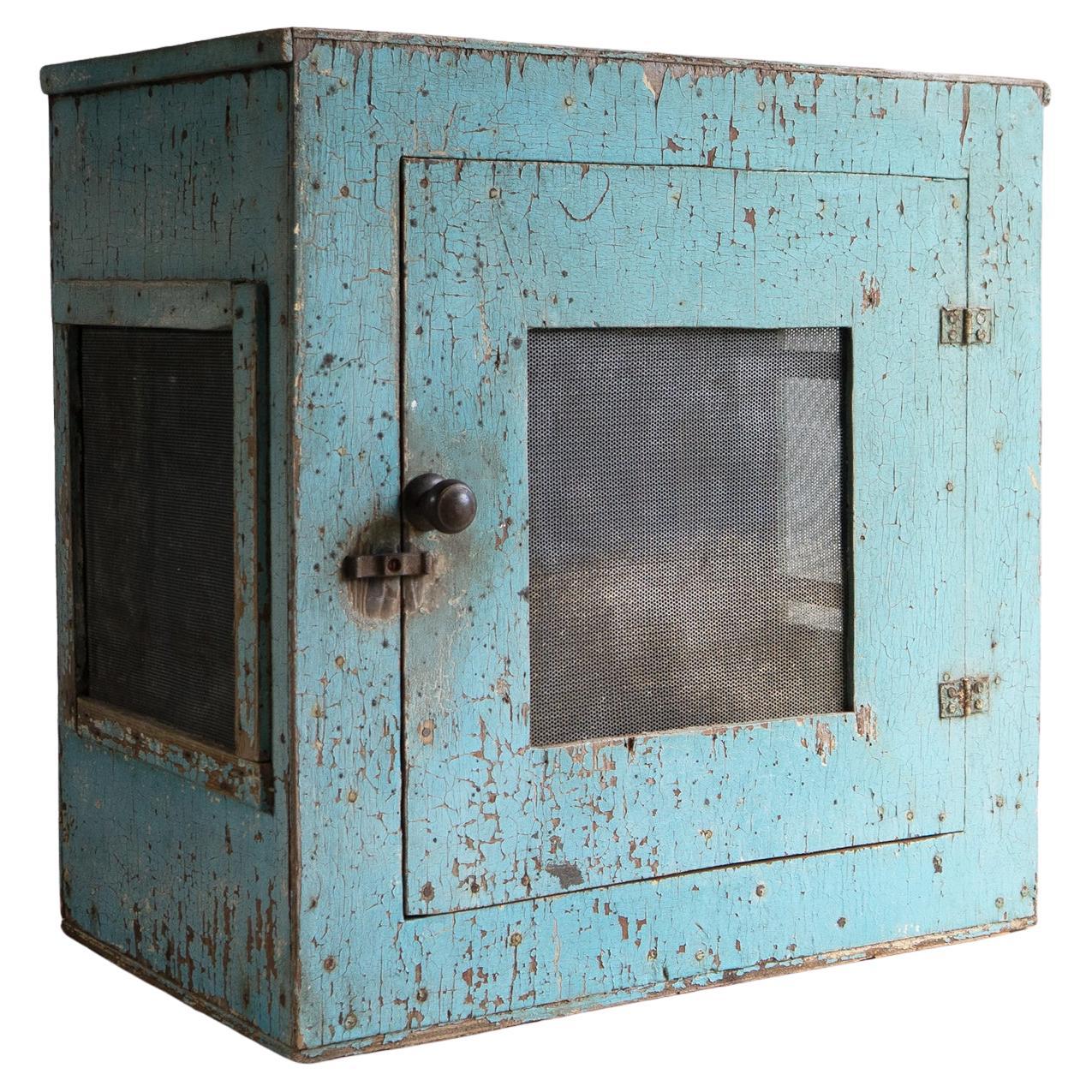 Armoire à coffre à viande peinte vintage - Armoire de cuisine fermière, intérêt pour la Seconde Guerre mondiale en vente