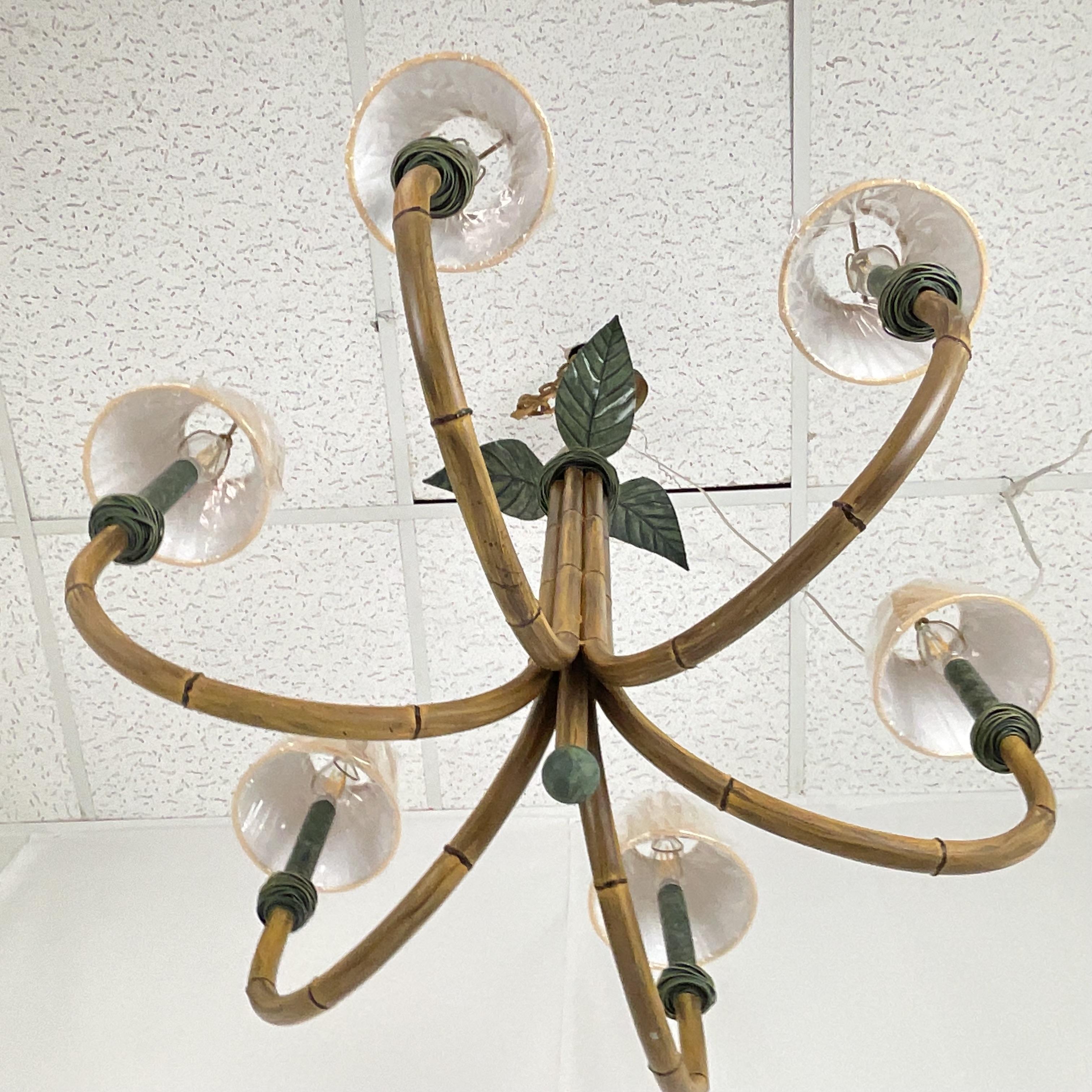 Lampadario a forma di palma in metallo verniciato vintage con paralumi in vendita 7