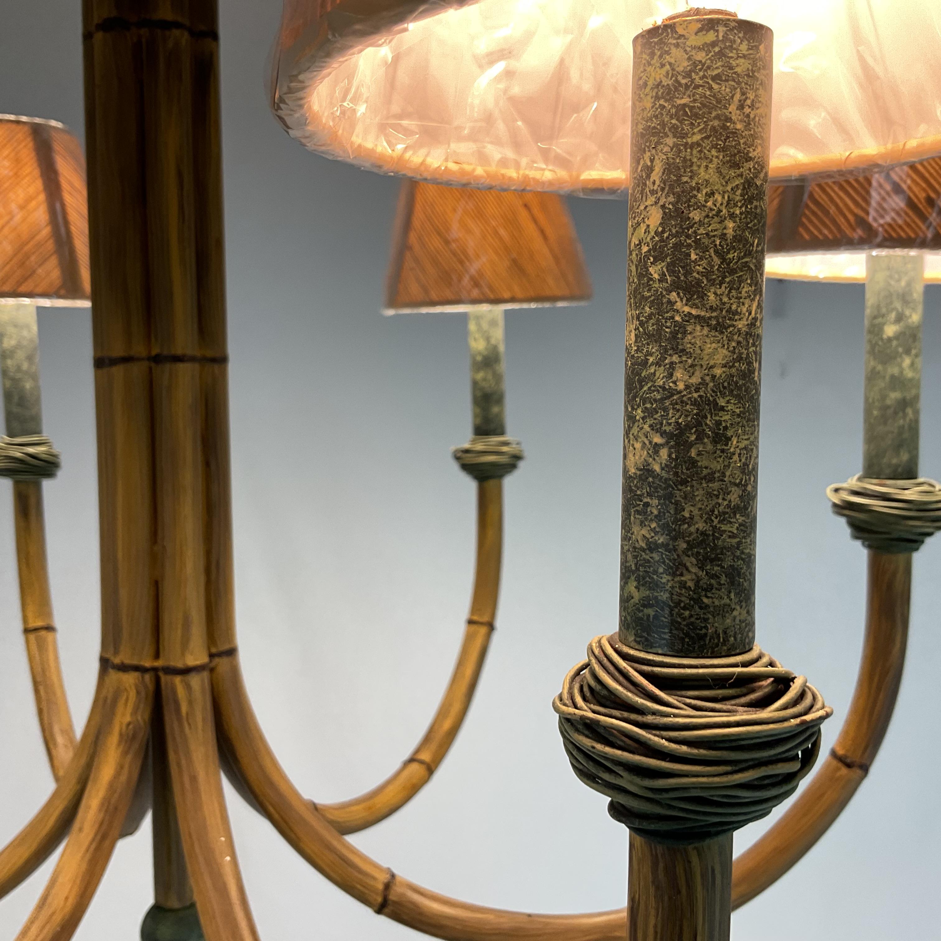 Lampadario a forma di palma in metallo verniciato vintage con paralumi in vendita 1