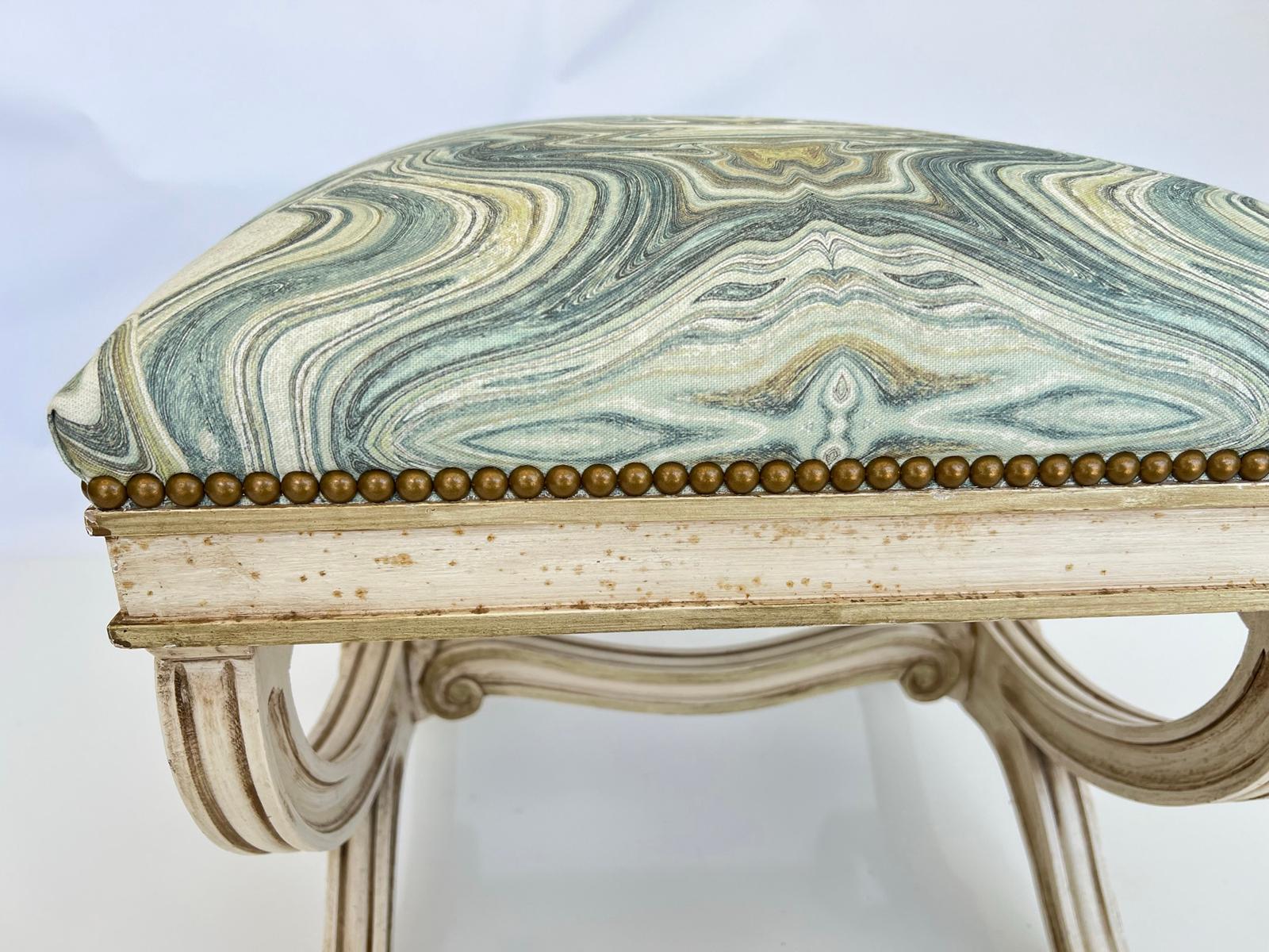 Bemalte Curule Bench im neoklassischen Stil, Vintage im Angebot 3