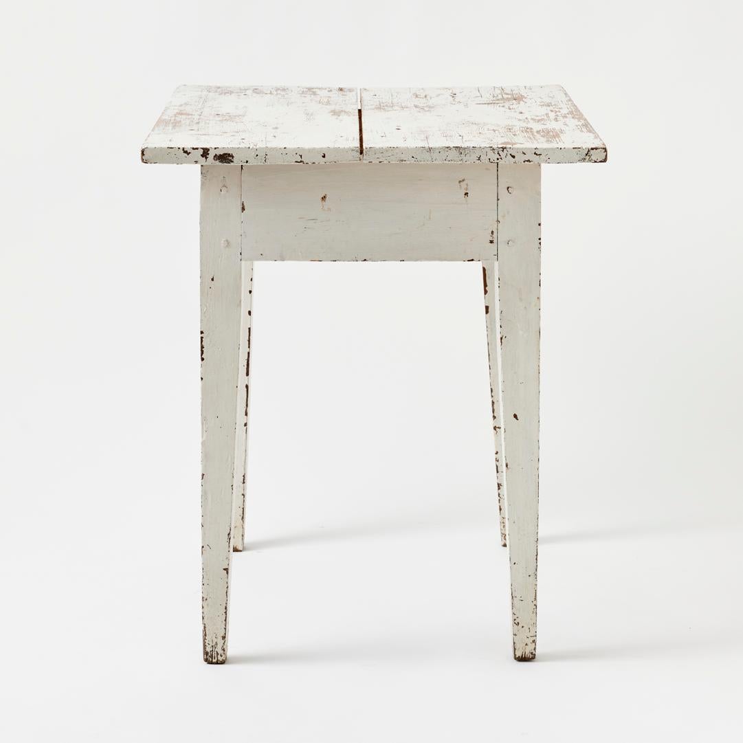 Américain Table d'appoint vintage peinte en vente