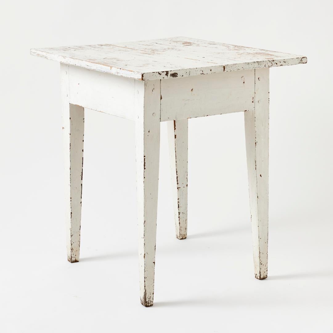 Table d'appoint vintage peinte Bon état - En vente à New York, NY