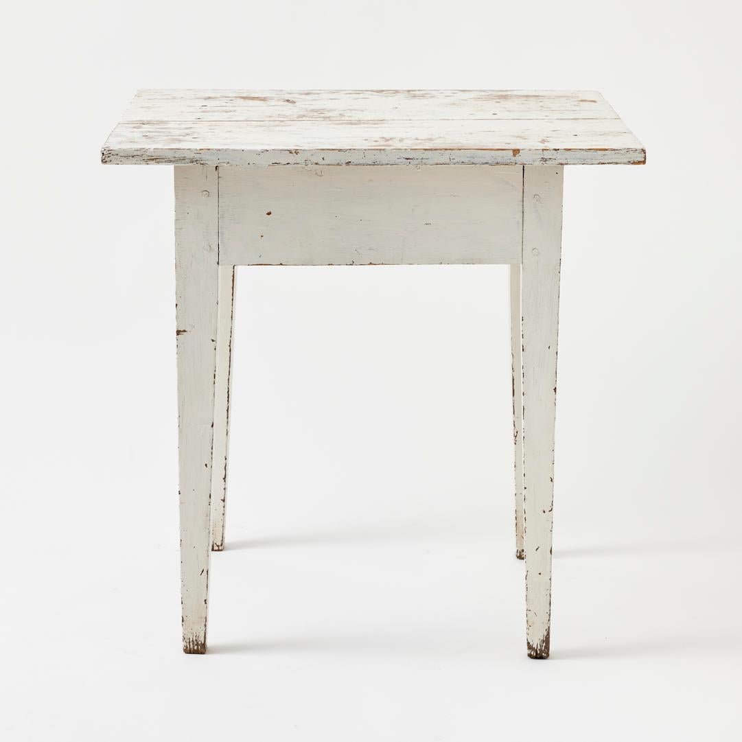 20ième siècle Table d'appoint vintage peinte en vente