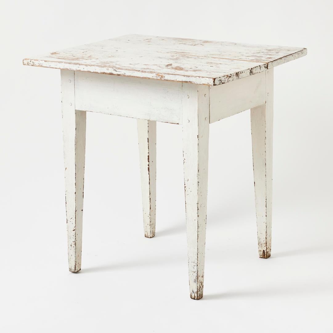 Bois Table d'appoint vintage peinte en vente
