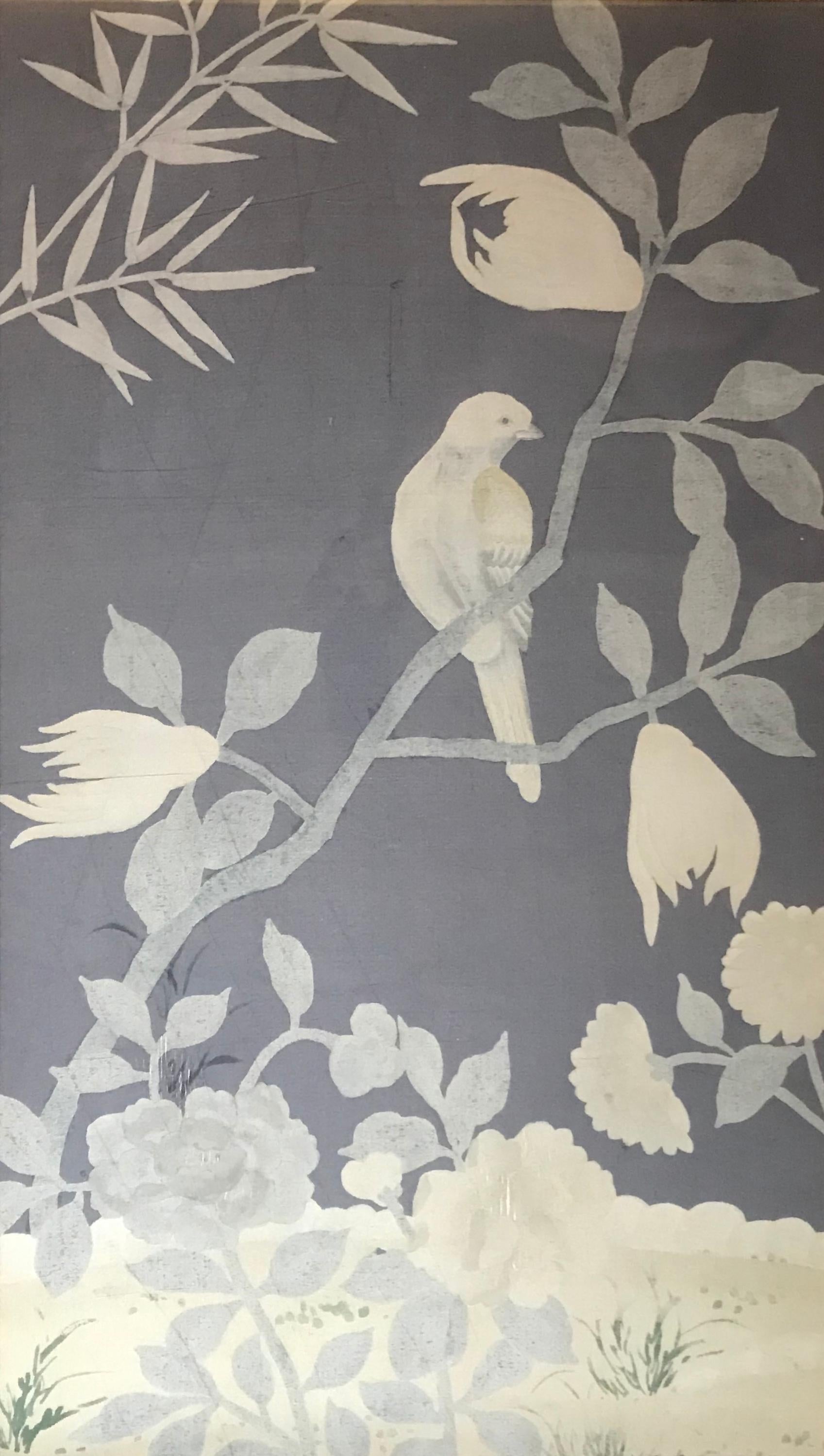 Bemalte Seidenvogel-Tafel mit Vogelmotiv (Chinoiserie) im Angebot