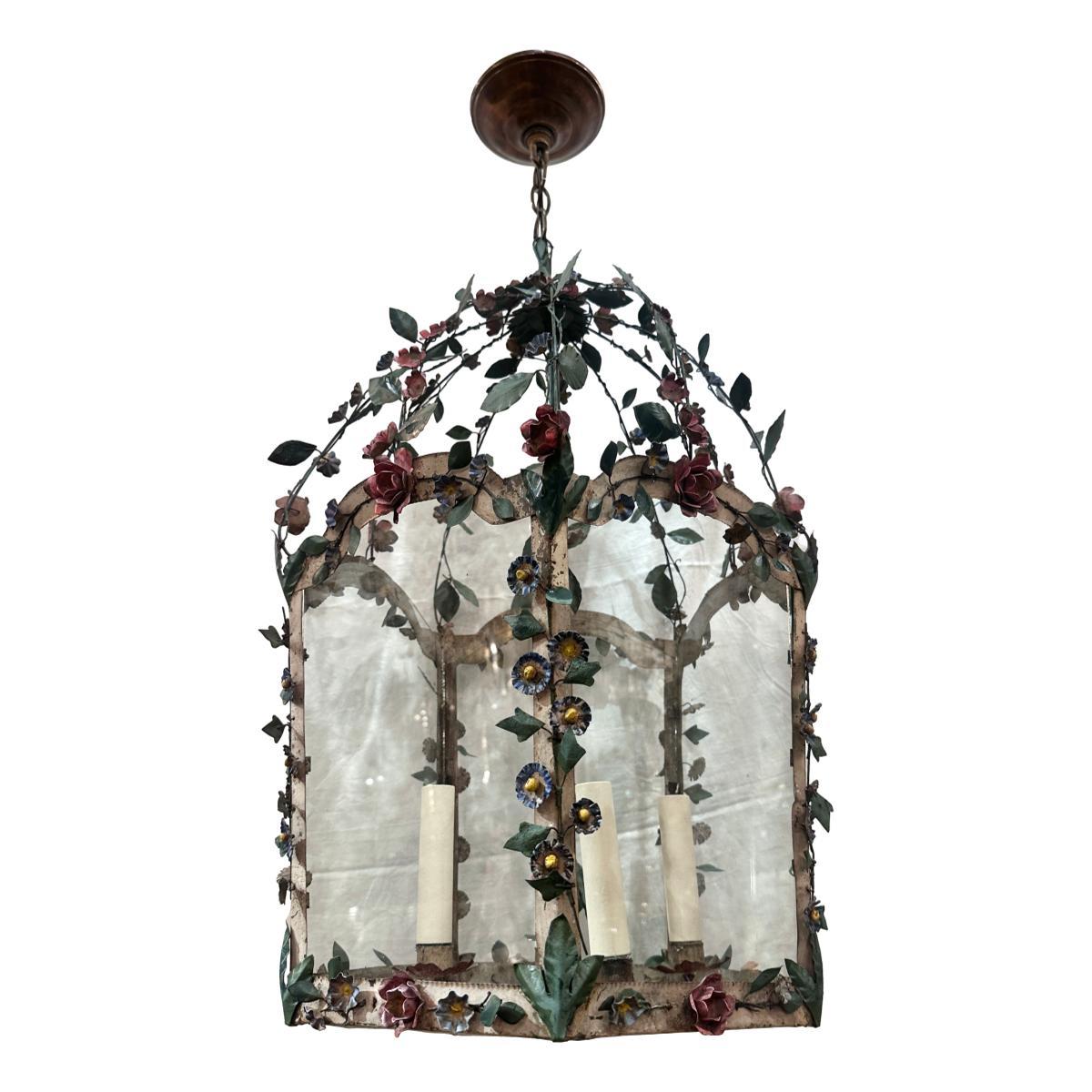 Vintage Painted Tole Lantern In Good Condition For Sale In New York, NY